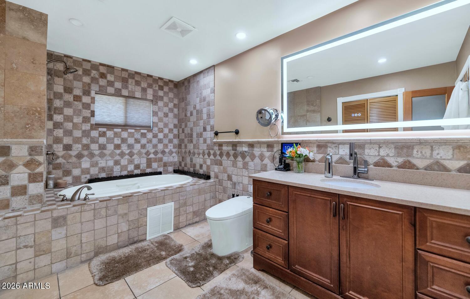 Phoenix, Arizona, 85020, United States, 2 Bedrooms Bedrooms, ,2 BathroomsBathrooms,Residential,Active,2012213