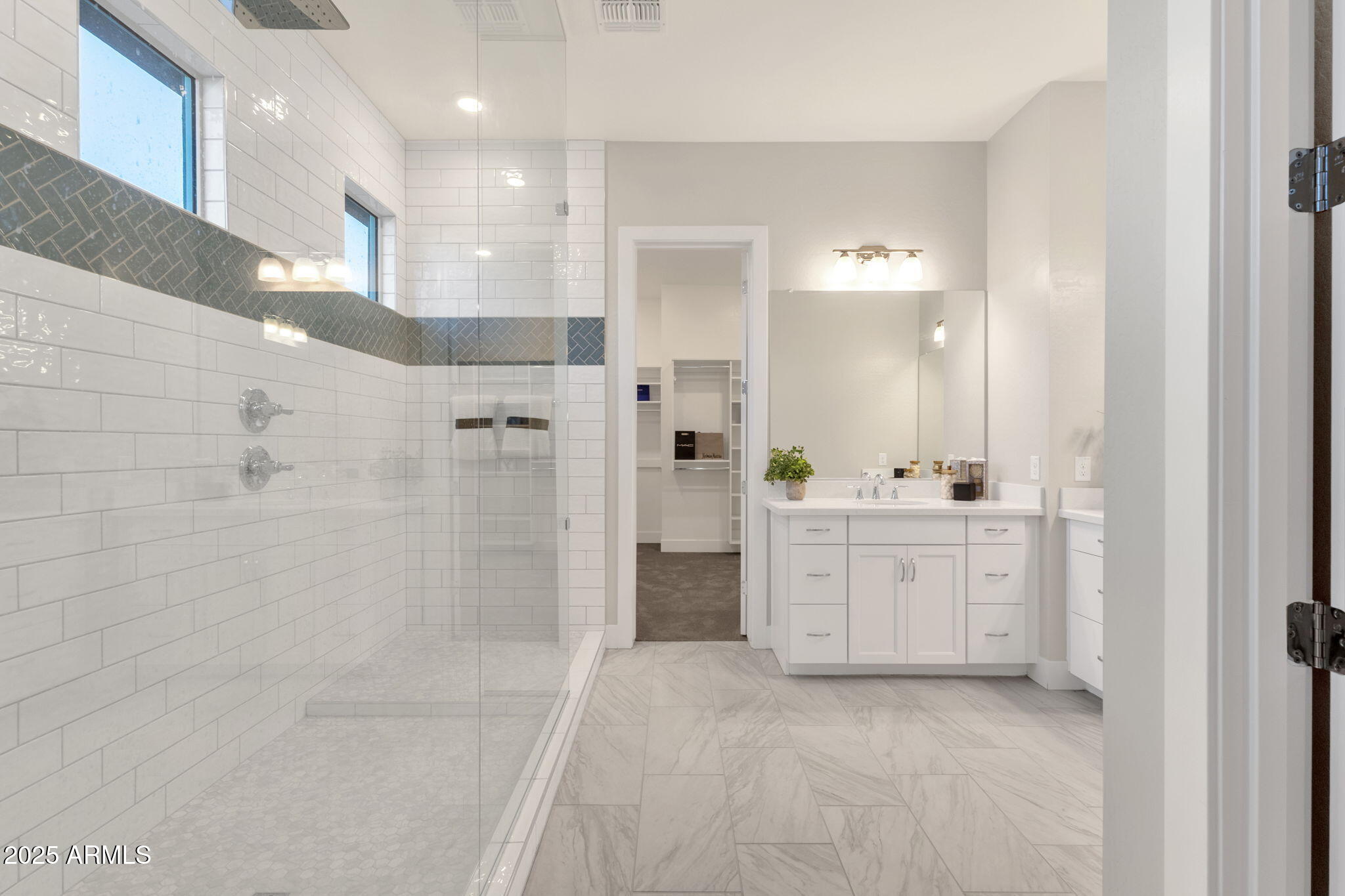 Gilbert, Arizona, 85298, United States, 5 Bedrooms Bedrooms, ,4 BathroomsBathrooms,Residential,Pending,1998605