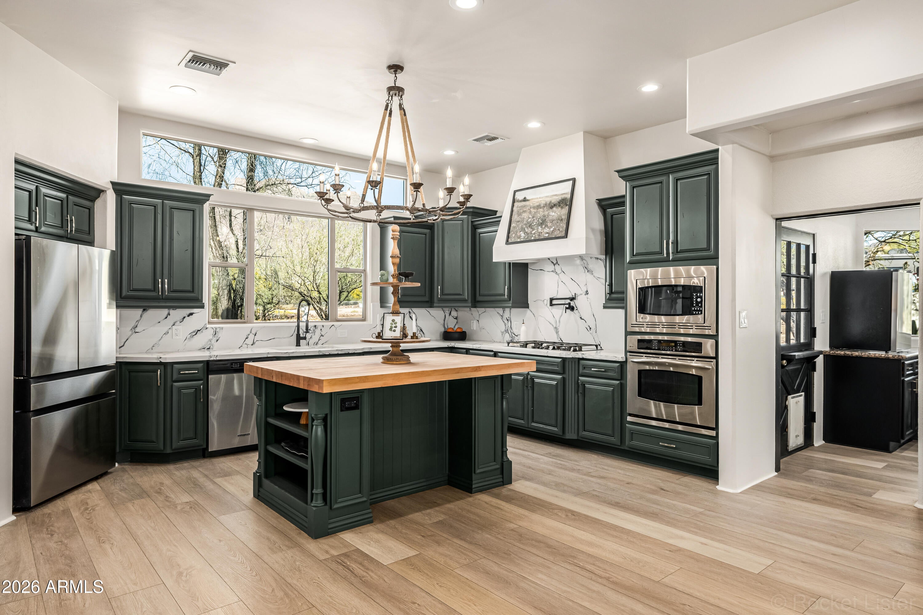 Apache Junction, Arizona, 85119, United States, 4 Bedrooms Bedrooms, ,4 BathroomsBathrooms,Residential,Active,2030090