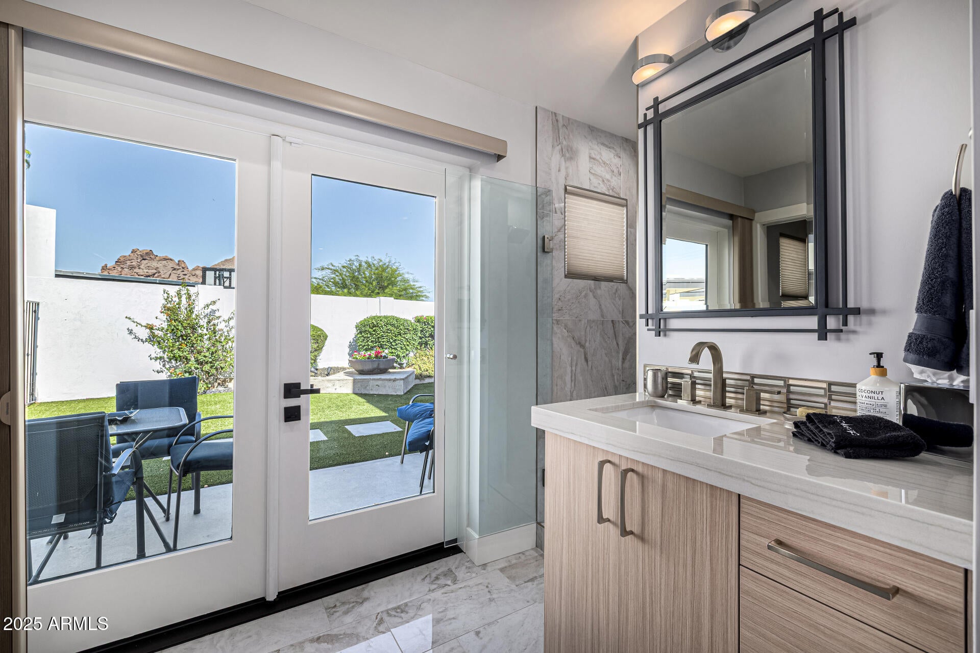 Phoenix, Arizona, 85018, United States, 4 Bedrooms Bedrooms, ,5 BathroomsBathrooms,Residential,Active,1968090