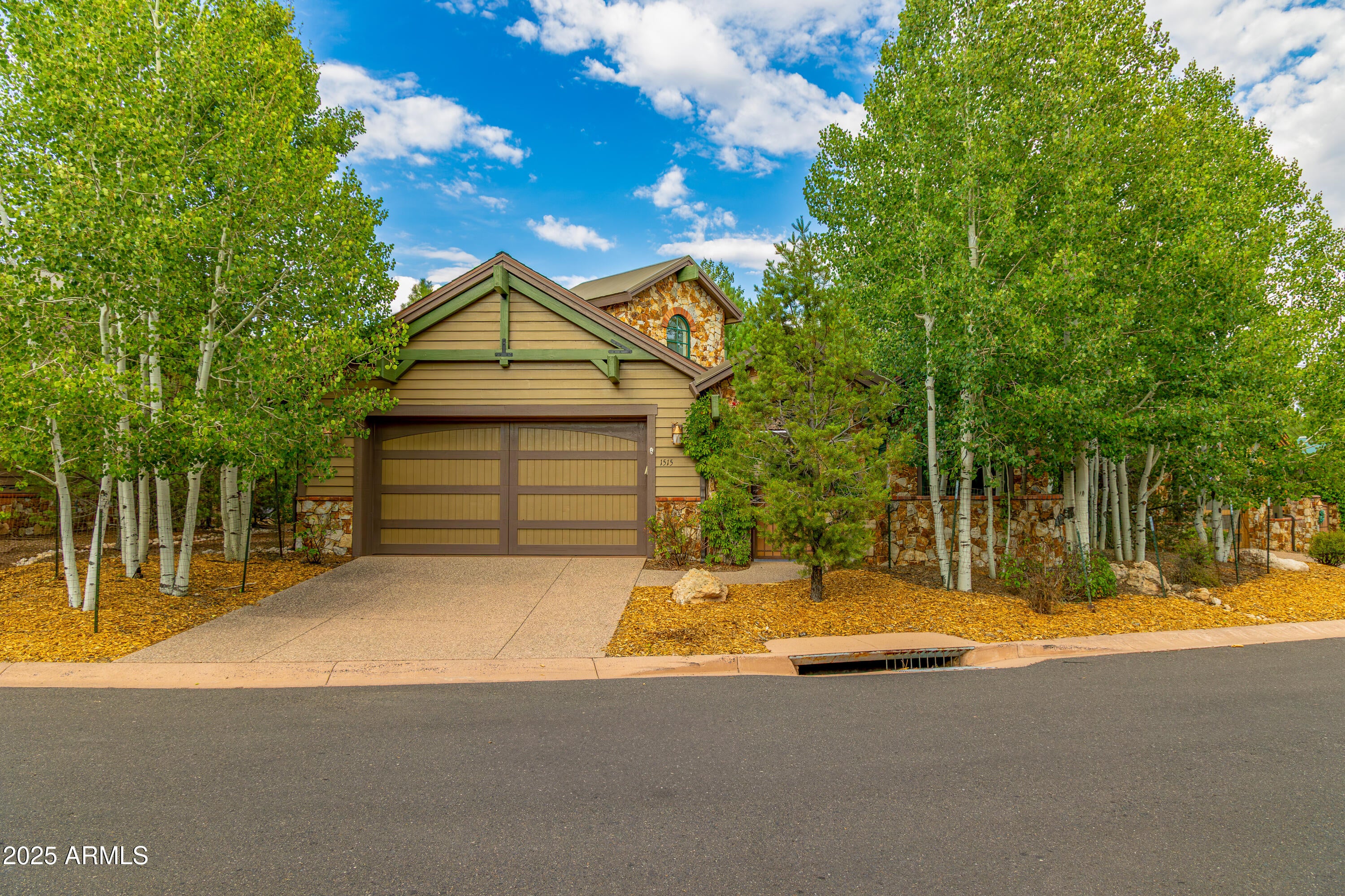 Flagstaff, Arizona, 86005, United States, 3 Bedrooms Bedrooms, ,3 BathroomsBathrooms,Residential,Active,1922736