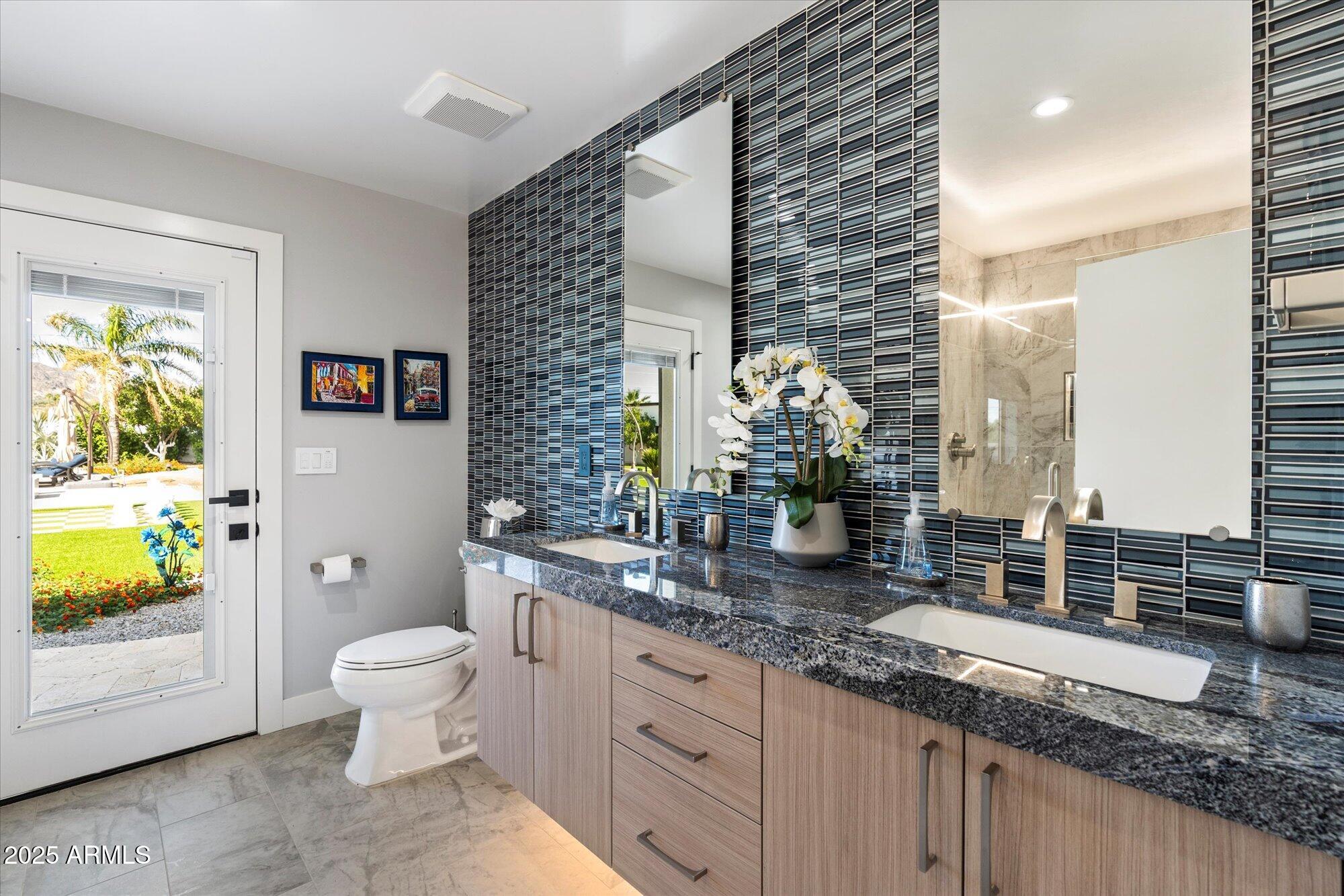 Phoenix, Arizona, 85018, United States, 4 Bedrooms Bedrooms, ,5 BathroomsBathrooms,Residential,Active,1968090