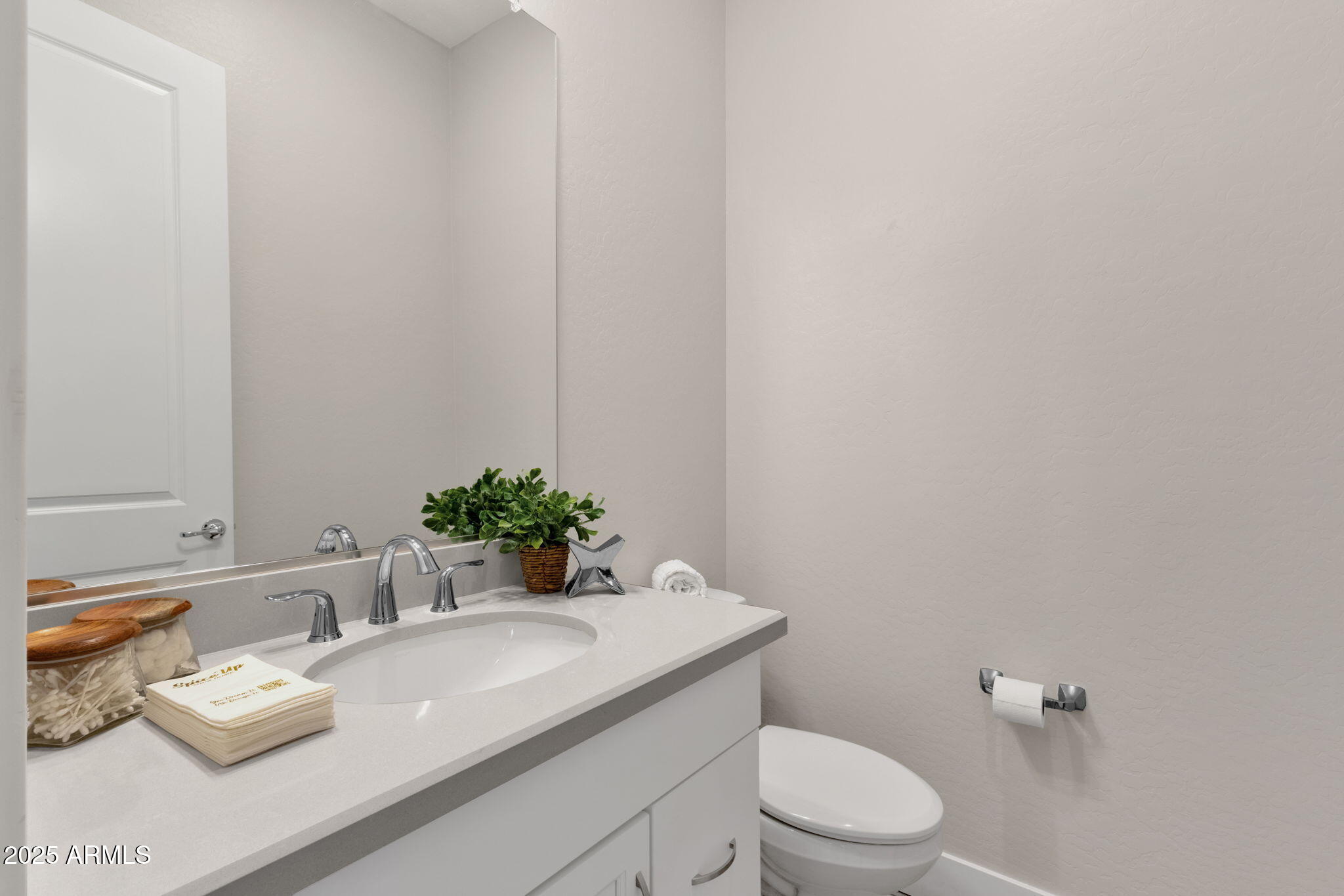 Gilbert, Arizona, 85298, United States, 5 Bedrooms Bedrooms, ,4 BathroomsBathrooms,Residential,Pending,1998605