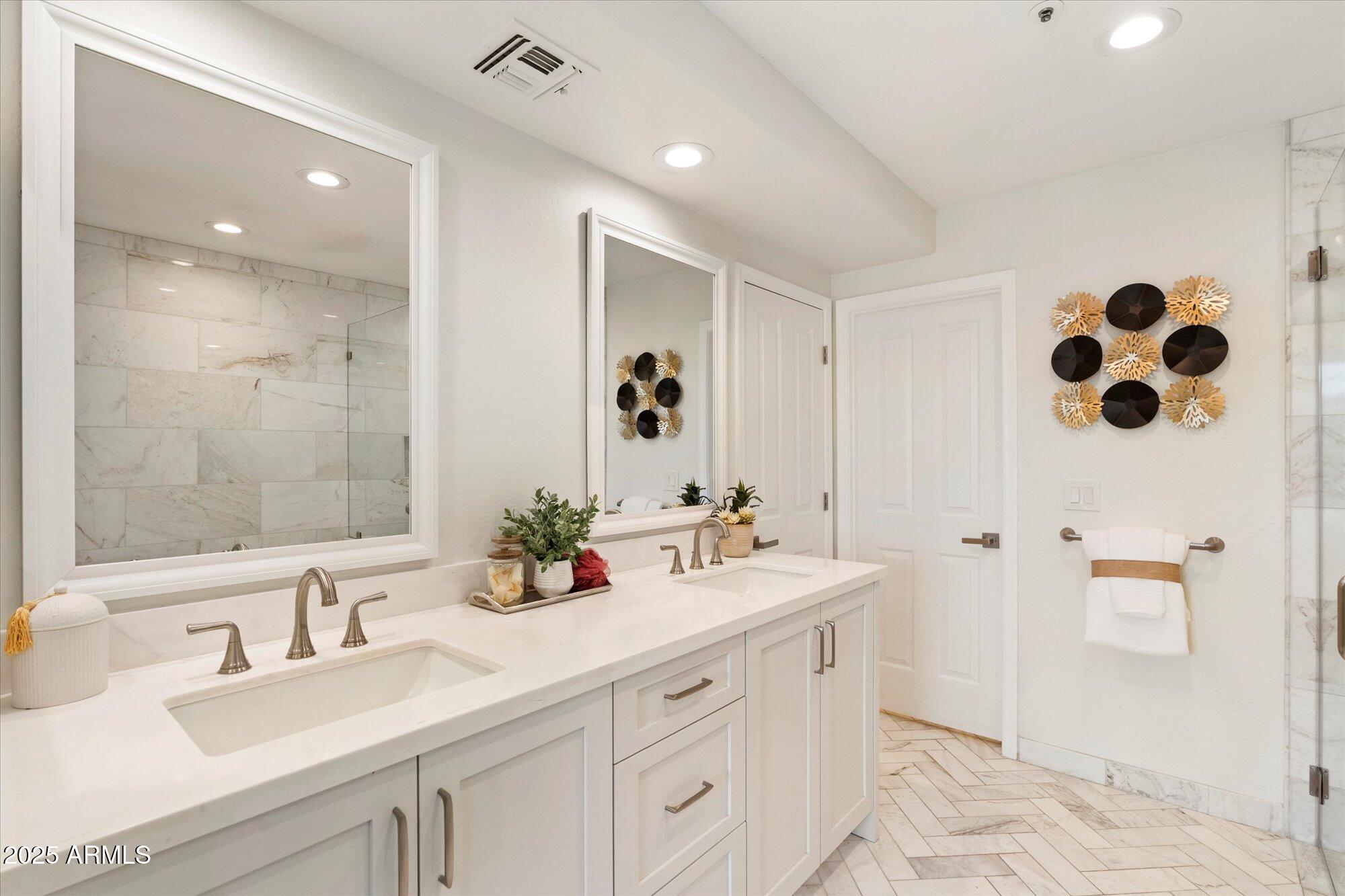 Scottsdale, Arizona, 85250, United States, 4 Bedrooms Bedrooms, ,3 BathroomsBathrooms,Residential,Active,2007185