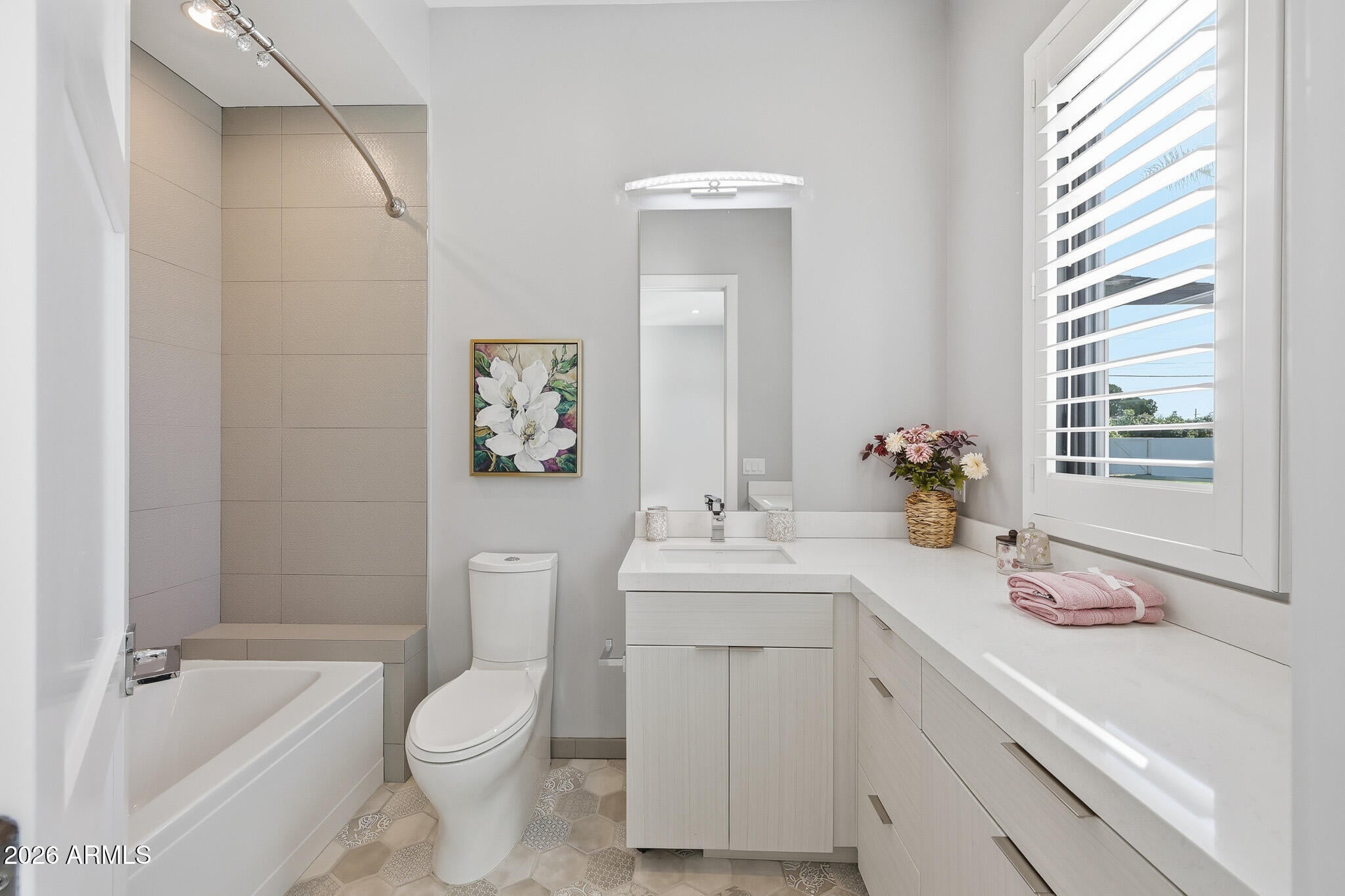 Phoenix, Arizona, 85018, United States, 6 Bedrooms Bedrooms, ,6 BathroomsBathrooms,Residential,Active,2012488