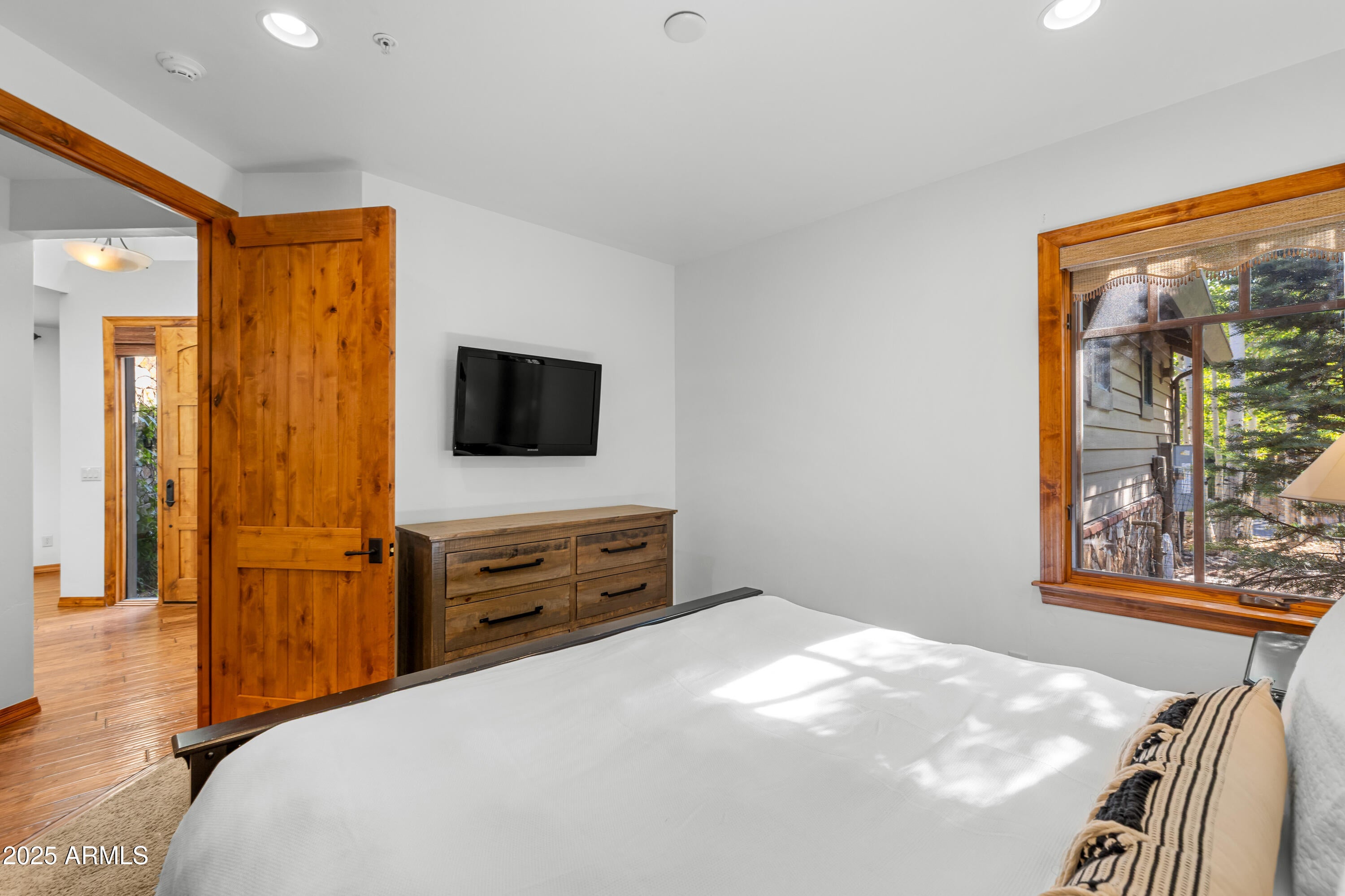 Flagstaff, Arizona, 86005, United States, 3 Bedrooms Bedrooms, ,3 BathroomsBathrooms,Residential,Active,1922736