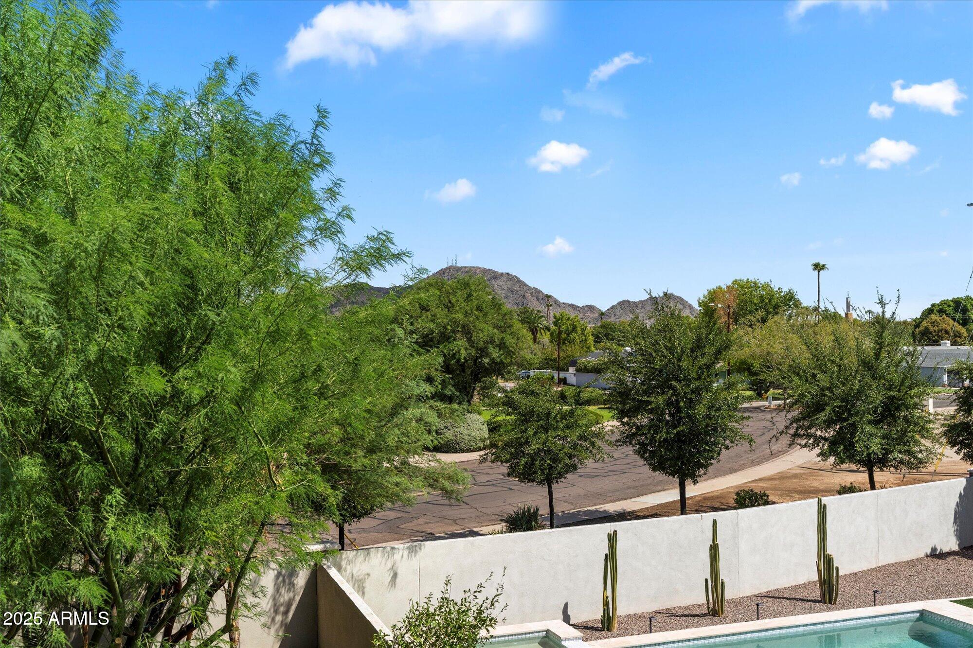Phoenix, Arizona, 85021, United States, 4 Bedrooms Bedrooms, ,5 BathroomsBathrooms,Residential,Active,1929685
