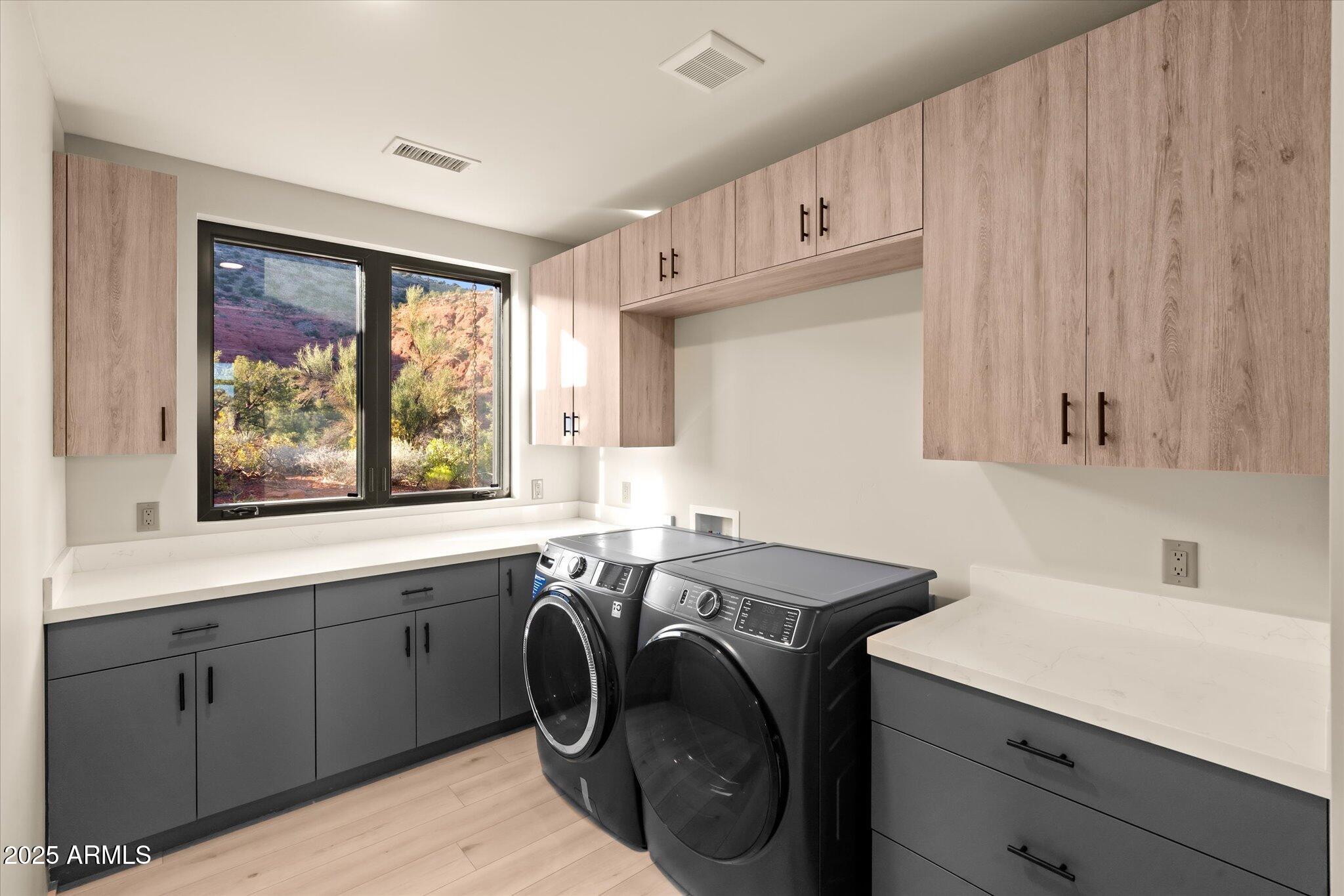 Sedona, Arizona, 86336, United States, 4 Bedrooms Bedrooms, ,4 BathroomsBathrooms,Residential,Active,1946435
