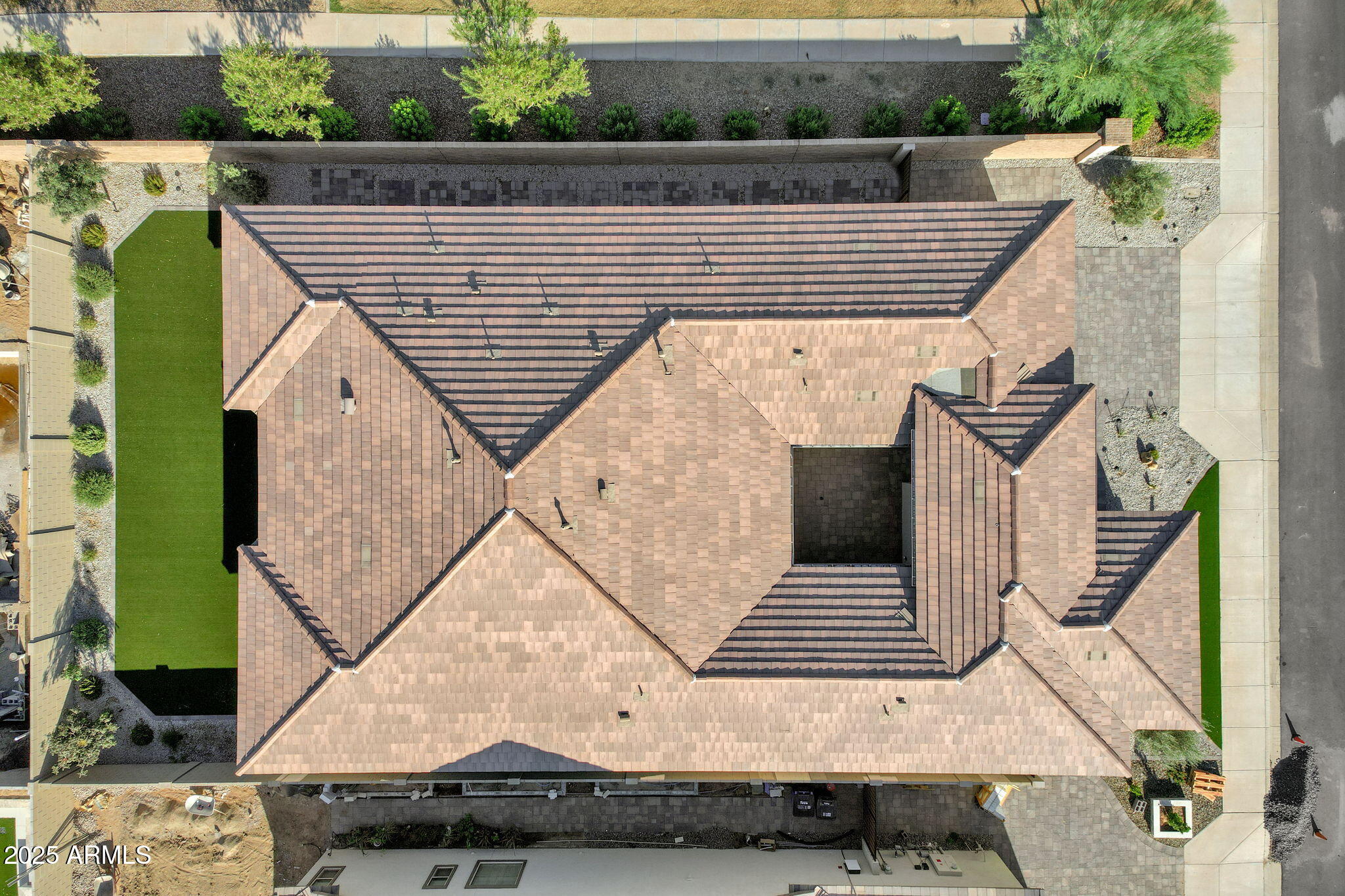 Gilbert, Arizona, 85298, United States, 5 Bedrooms Bedrooms, ,4 BathroomsBathrooms,Residential,Pending,1998605