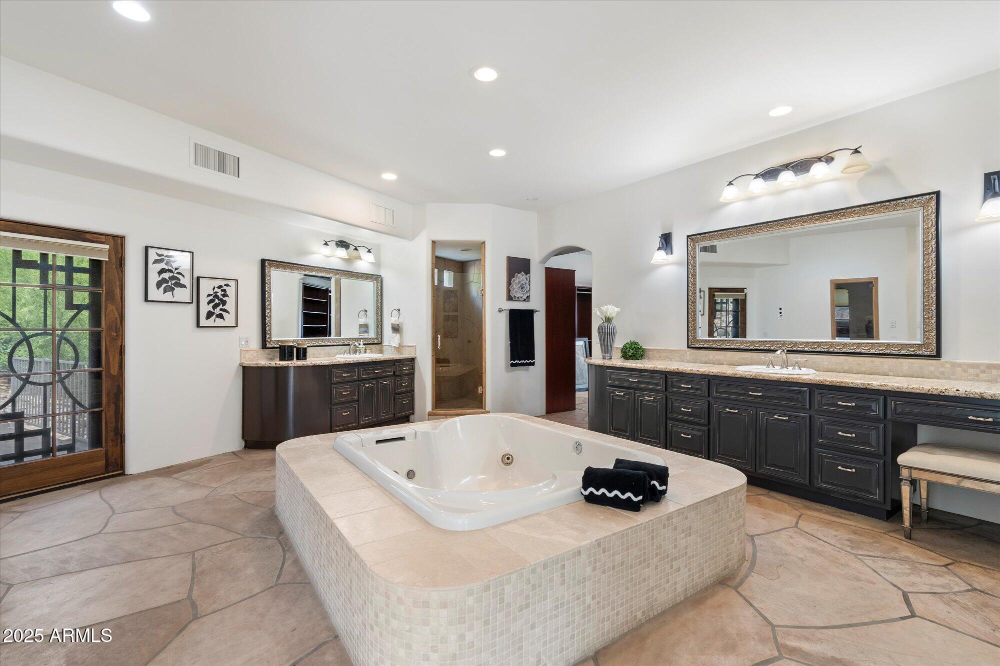 Paradise Valley, Arizona, 85253, United States, 6 Bedrooms Bedrooms, ,7 BathroomsBathrooms,Residential,Active,1946519