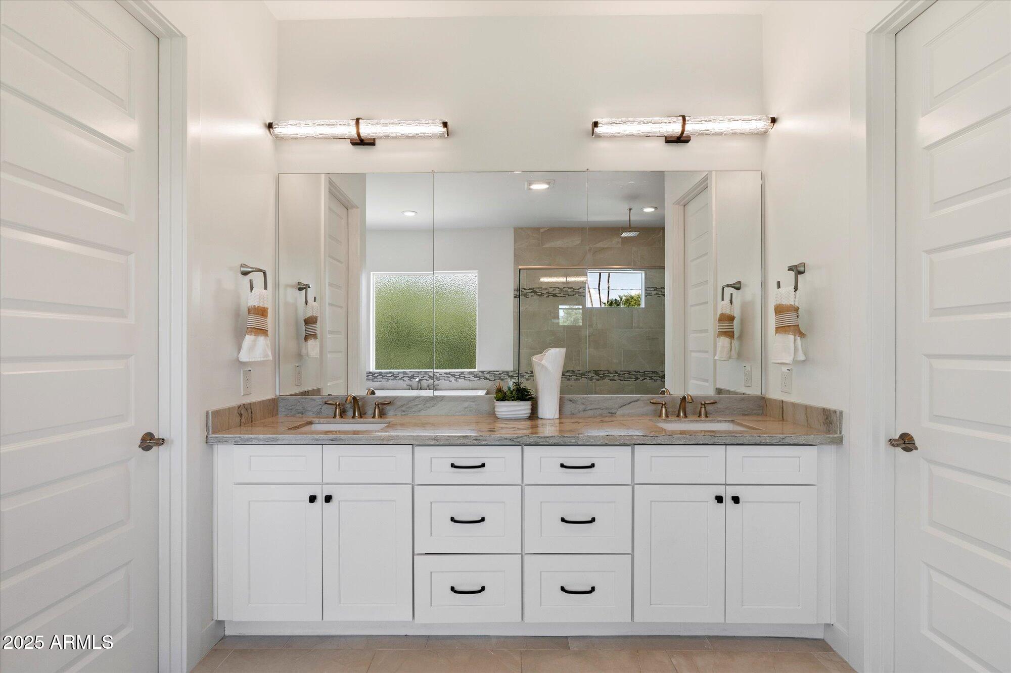Phoenix, Arizona, 85021, United States, 4 Bedrooms Bedrooms, ,5 BathroomsBathrooms,Residential,Active,1929685