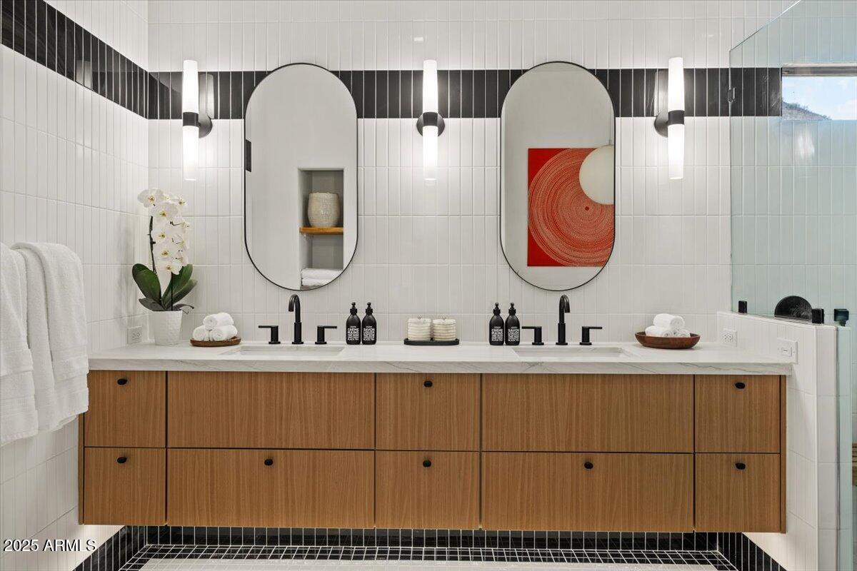 Glendale, Arizona, 85308, United States, 5 Bedrooms Bedrooms, ,4 BathroomsBathrooms,Residential,Active,1964279