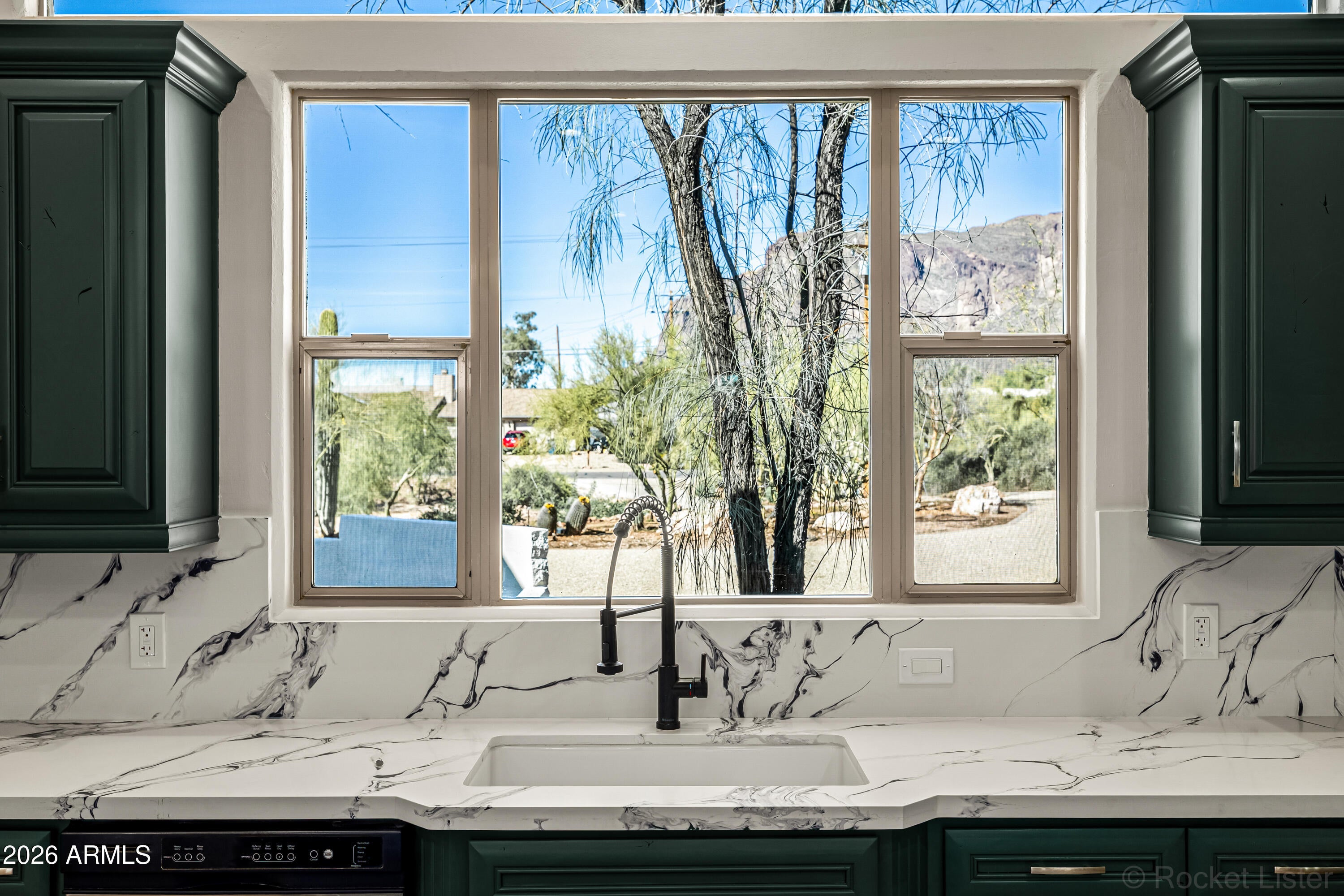 Apache Junction, Arizona, 85119, United States, 4 Bedrooms Bedrooms, ,4 BathroomsBathrooms,Residential,Active,2030090