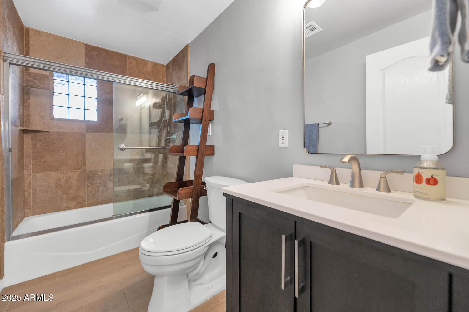 Phoenix, Arizona, 85018, United States, 4 Bedrooms Bedrooms, ,3 BathroomsBathrooms,Residential,Active,1990035