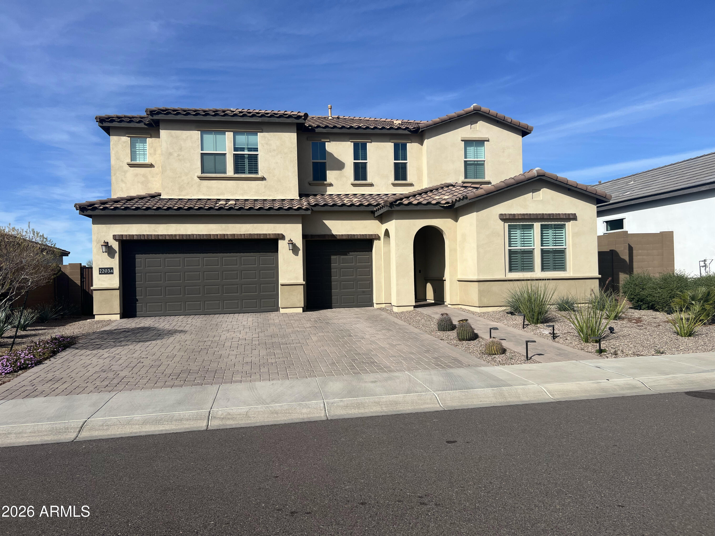 Phoenix, Arizona, 85054, United States, 4 Bedrooms Bedrooms, ,5 BathroomsBathrooms,Residential,Pending,2012670