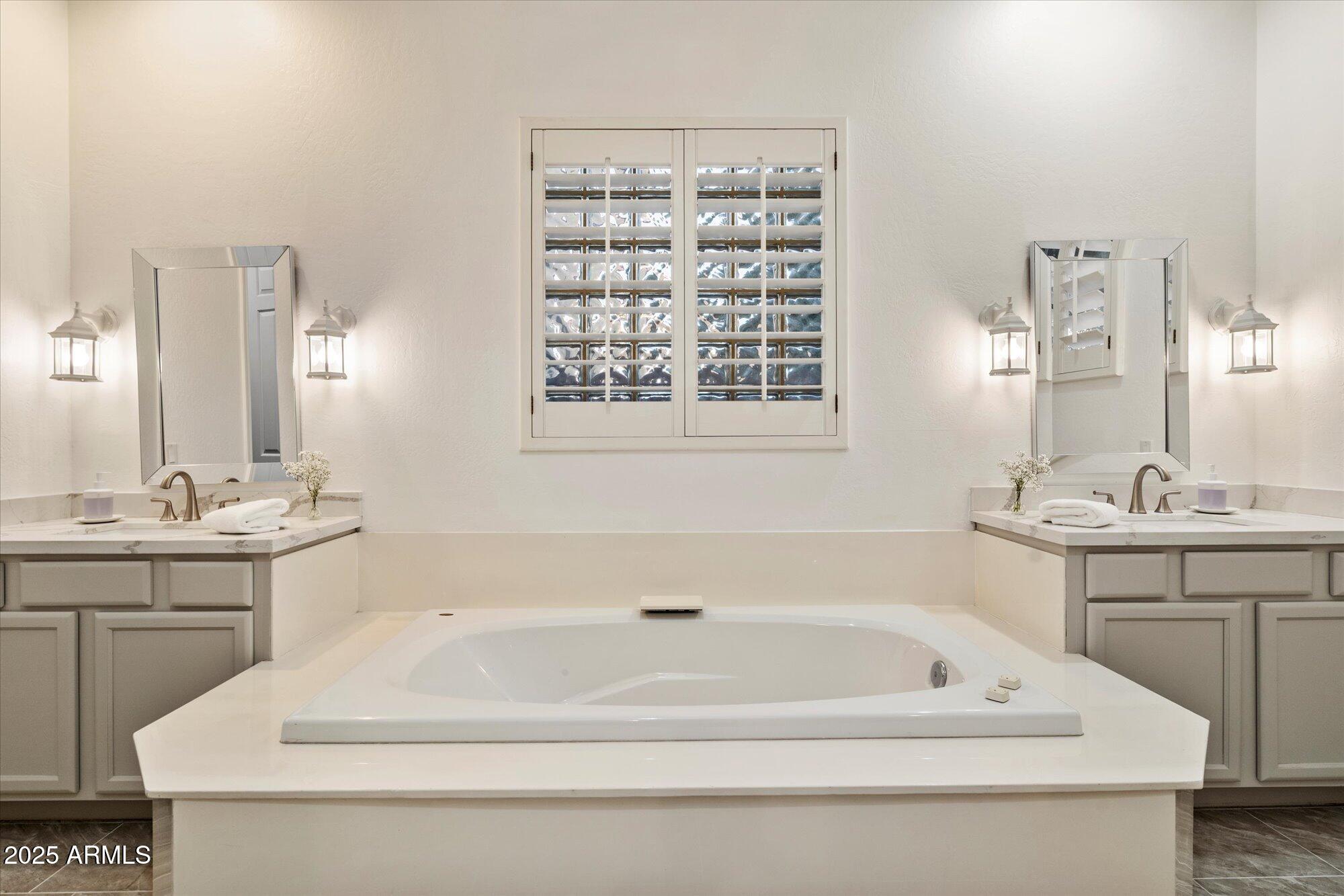 Phoenix, Arizona, 85050, United States, 4 Bedrooms Bedrooms, ,3 BathroomsBathrooms,Residential,Active,1973371