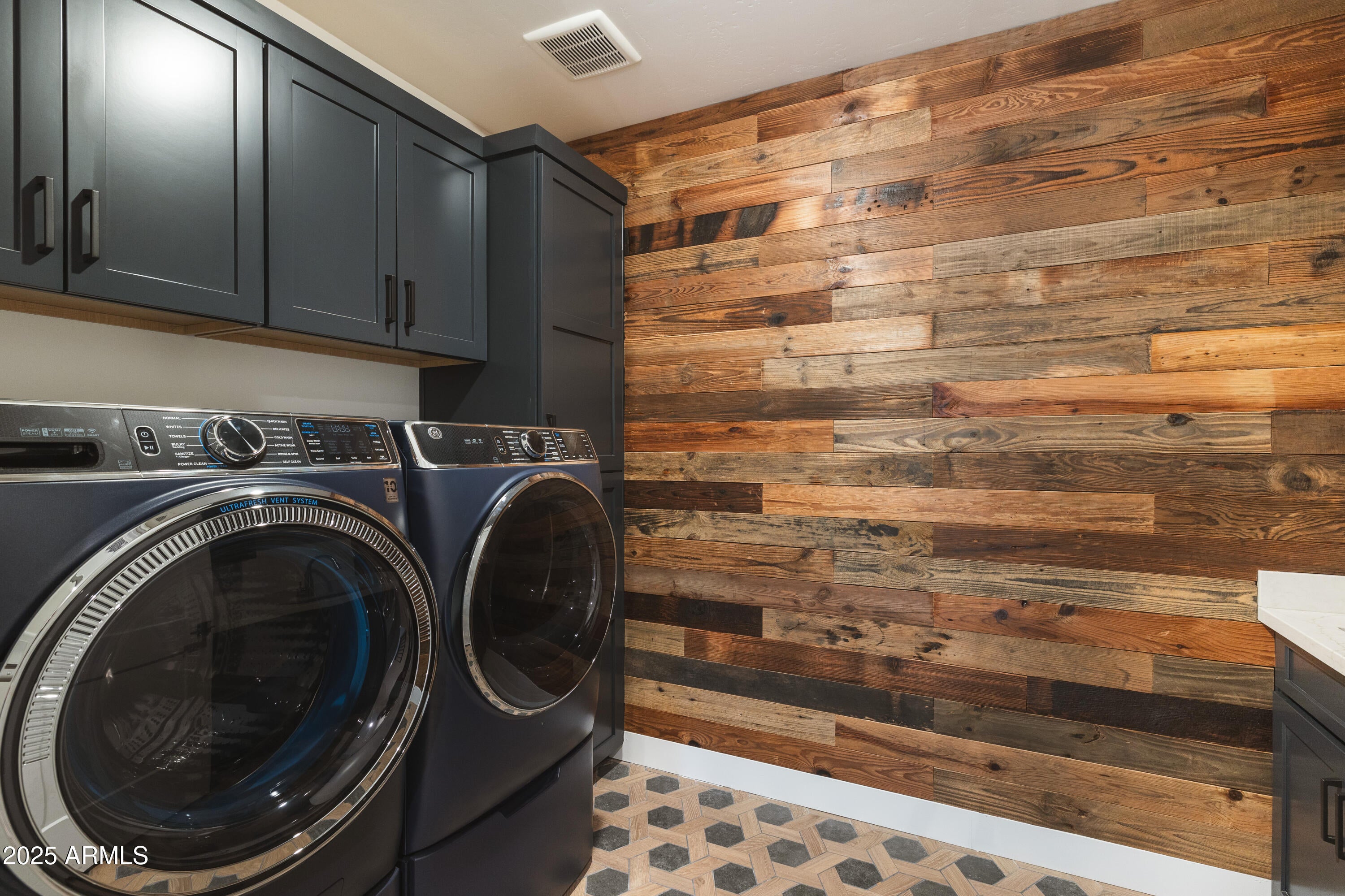 Flagstaff, Arizona, 86005, United States, 5 Bedrooms Bedrooms, ,4 BathroomsBathrooms,Residential,Active,1972167