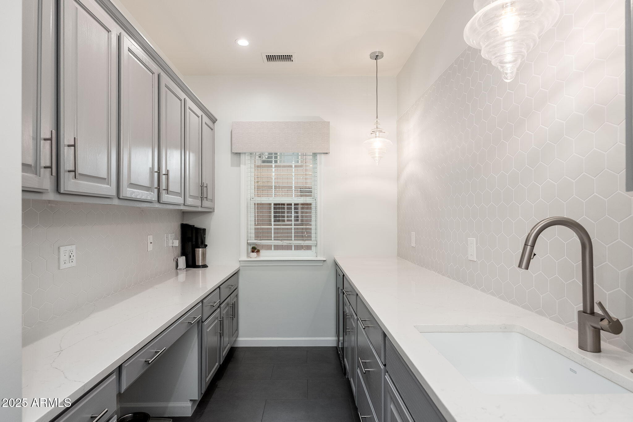 Flagstaff, Arizona, 86004, United States, 5 Bedrooms Bedrooms, ,4 BathroomsBathrooms,Residential,Active,1894165