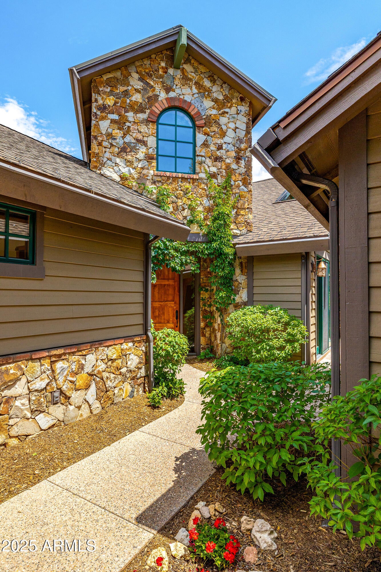 Flagstaff, Arizona, 86005, United States, 3 Bedrooms Bedrooms, ,3 BathroomsBathrooms,Residential,Active,1922736