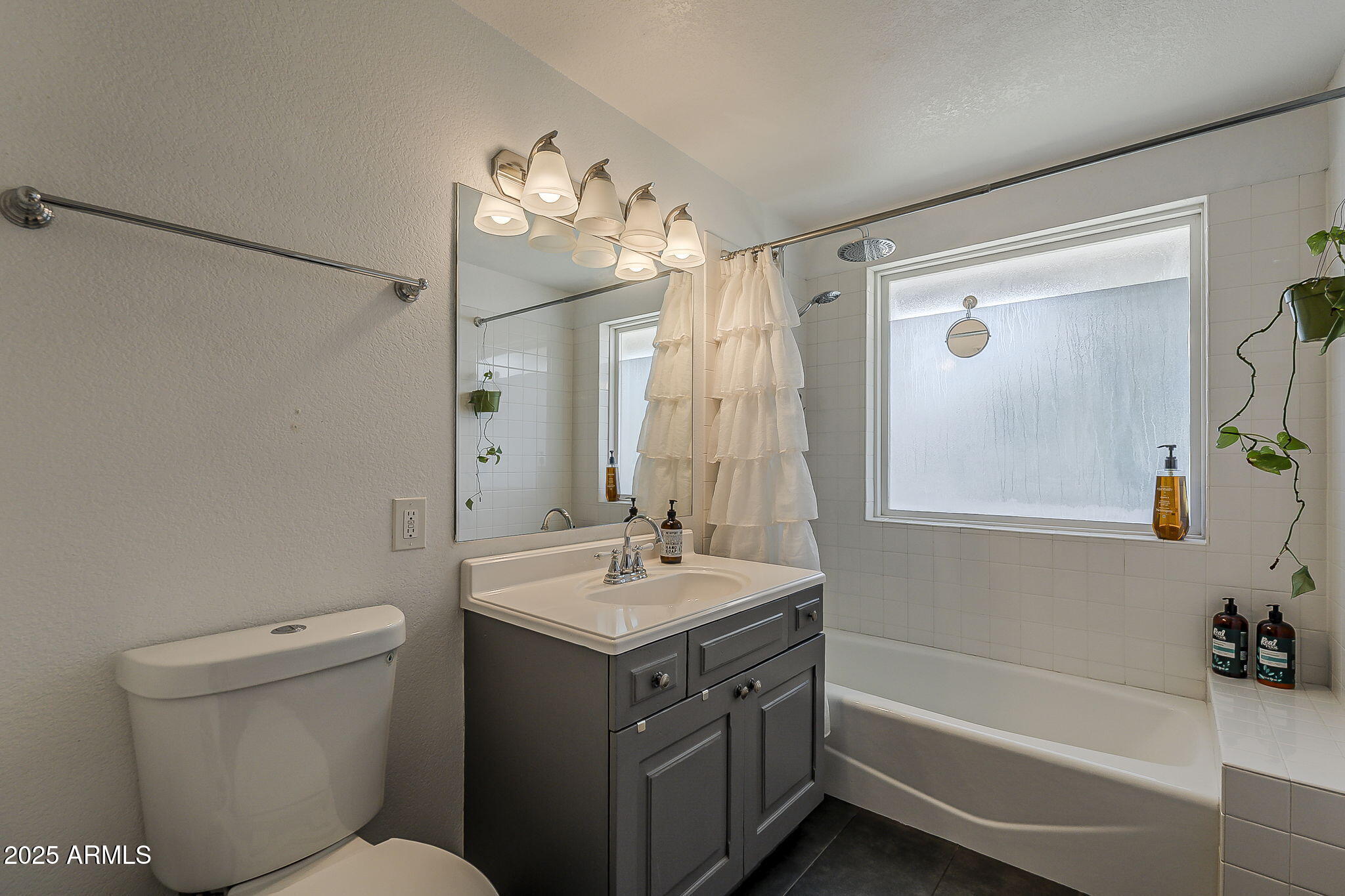 Phoenix, Arizona, 85020, United States, 4 Bedrooms Bedrooms, ,4 BathroomsBathrooms,Residential,Active,1946320
