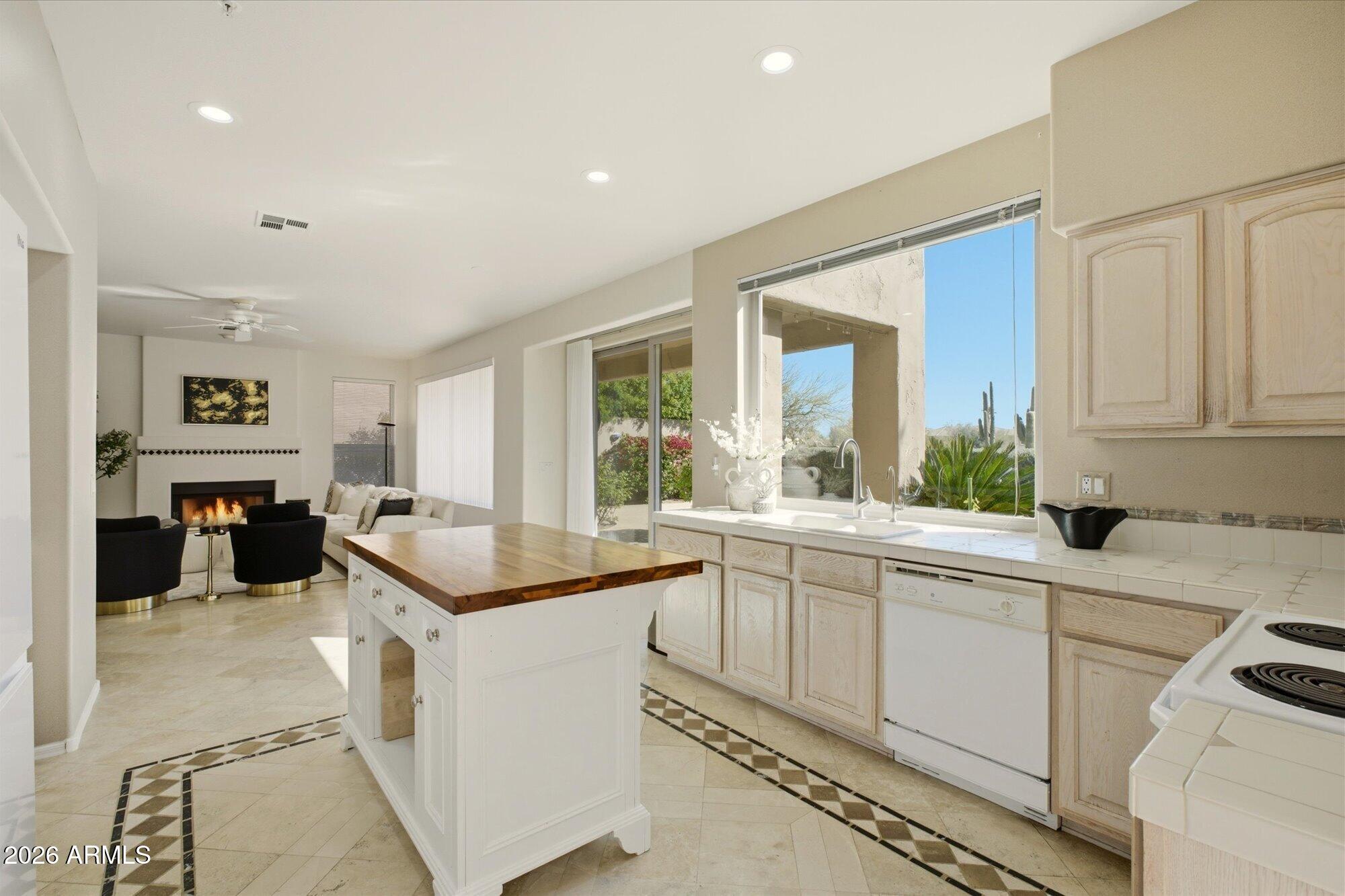 Scottsdale, Arizona, 85255, United States, 5 Bedrooms Bedrooms, ,3 BathroomsBathrooms,Residential,Contingent,2028545