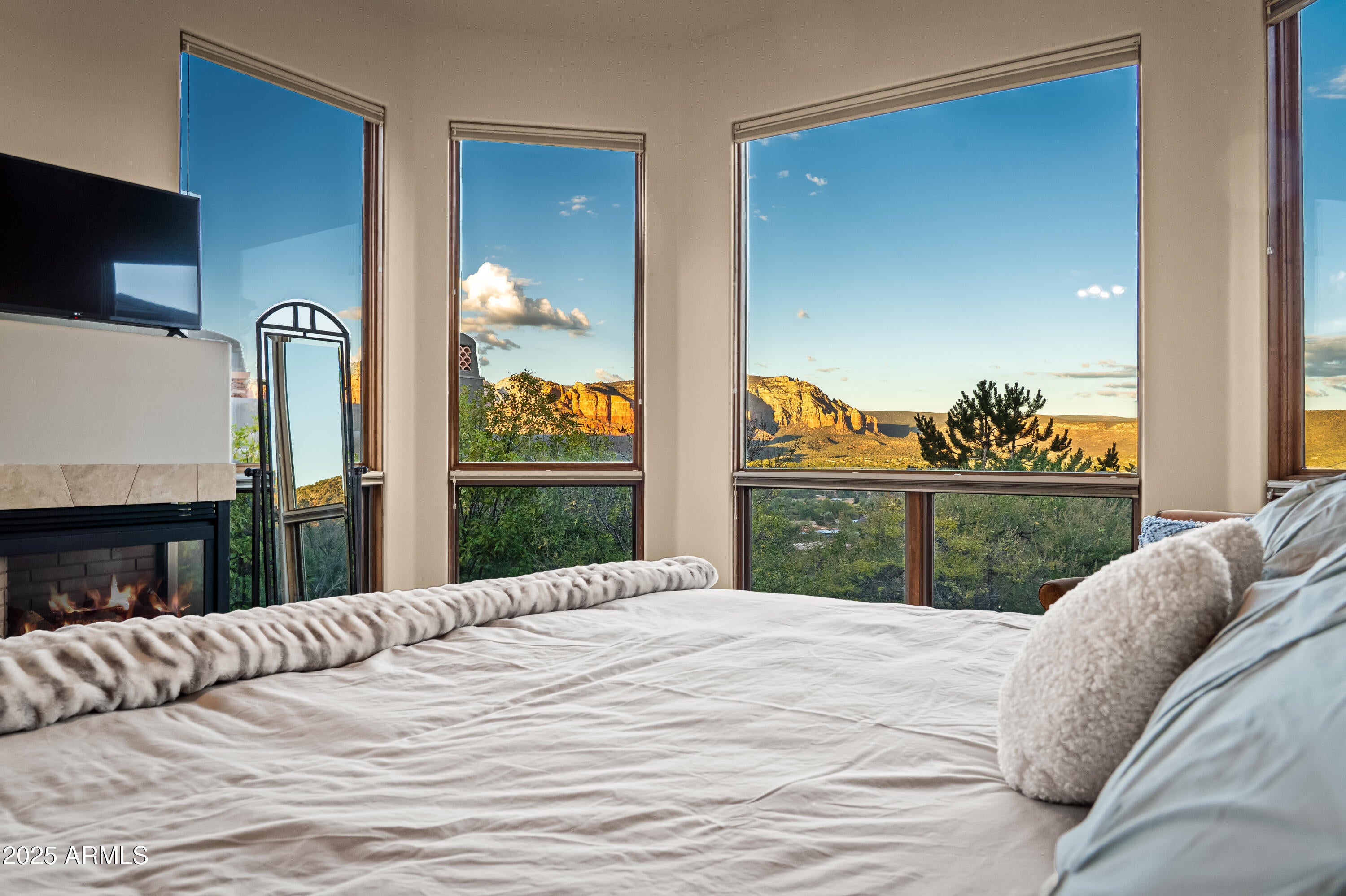 Sedona, Arizona, 86351, United States, 4 Bedrooms Bedrooms, ,5 BathroomsBathrooms,Residential,Active,1959519