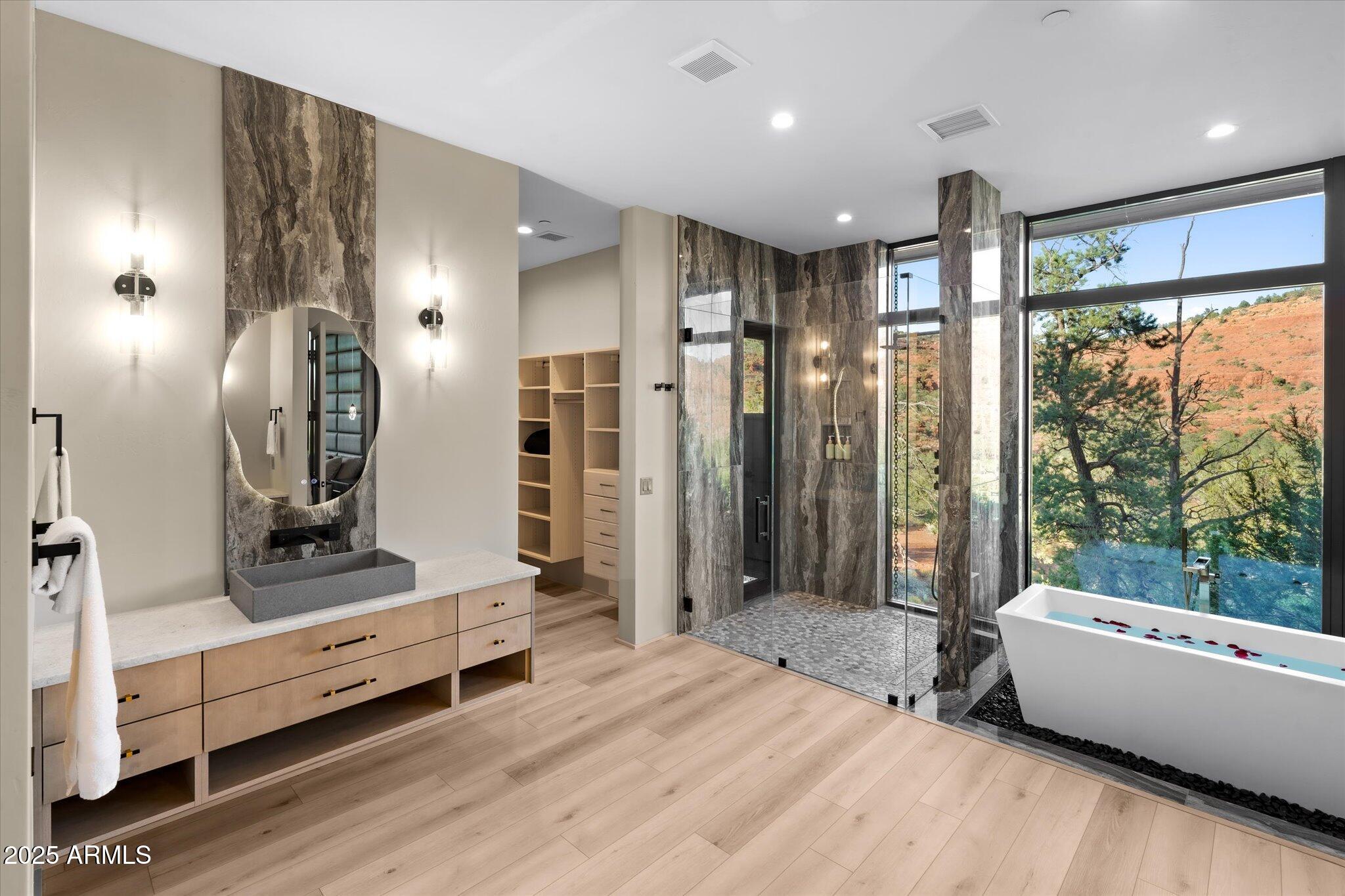 Sedona, Arizona, 86336, United States, 4 Bedrooms Bedrooms, ,4 BathroomsBathrooms,Residential,Active,1946435