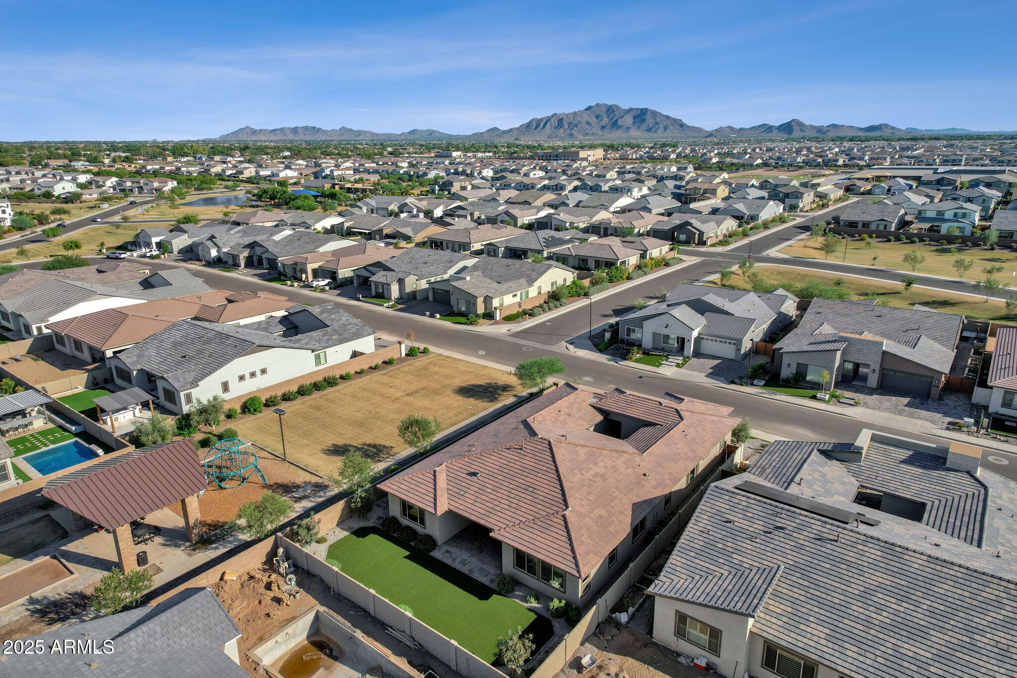 Gilbert, Arizona, 85298, United States, 5 Bedrooms Bedrooms, ,4 BathroomsBathrooms,Residential,Pending,1998605