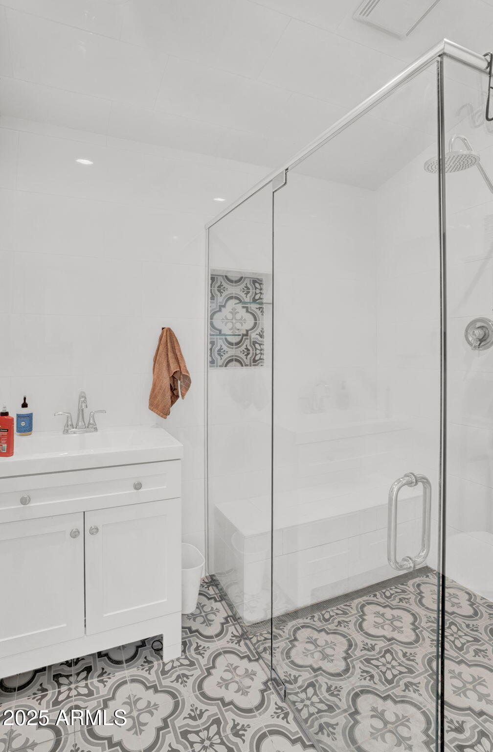 Gilbert, Arizona, 85298, United States, 5 Bedrooms Bedrooms, ,3 BathroomsBathrooms,Residential,Pending,2006857