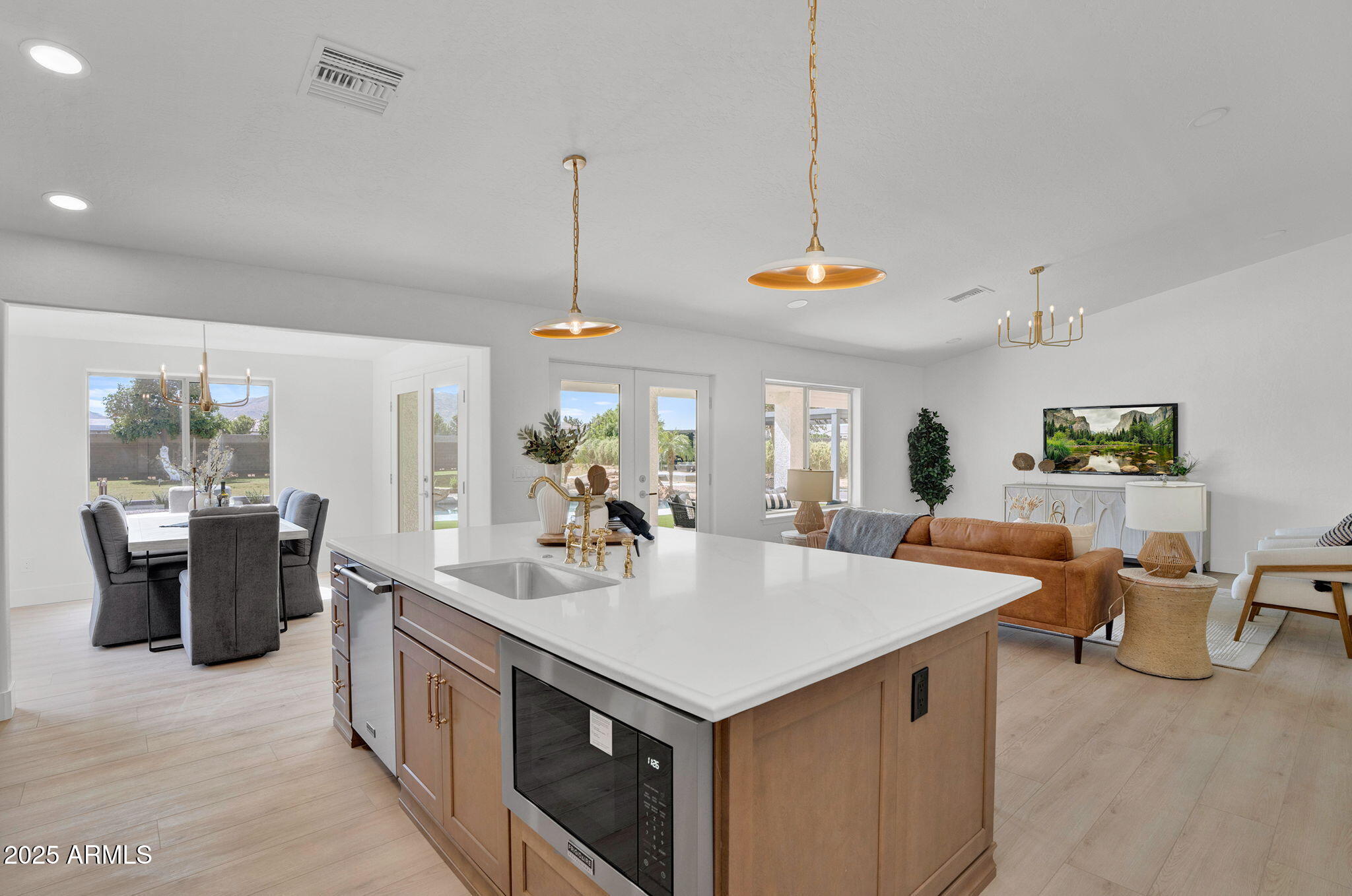 Gilbert, Arizona, 85298, United States, 5 Bedrooms Bedrooms, ,3 BathroomsBathrooms,Residential,Pending,2006857