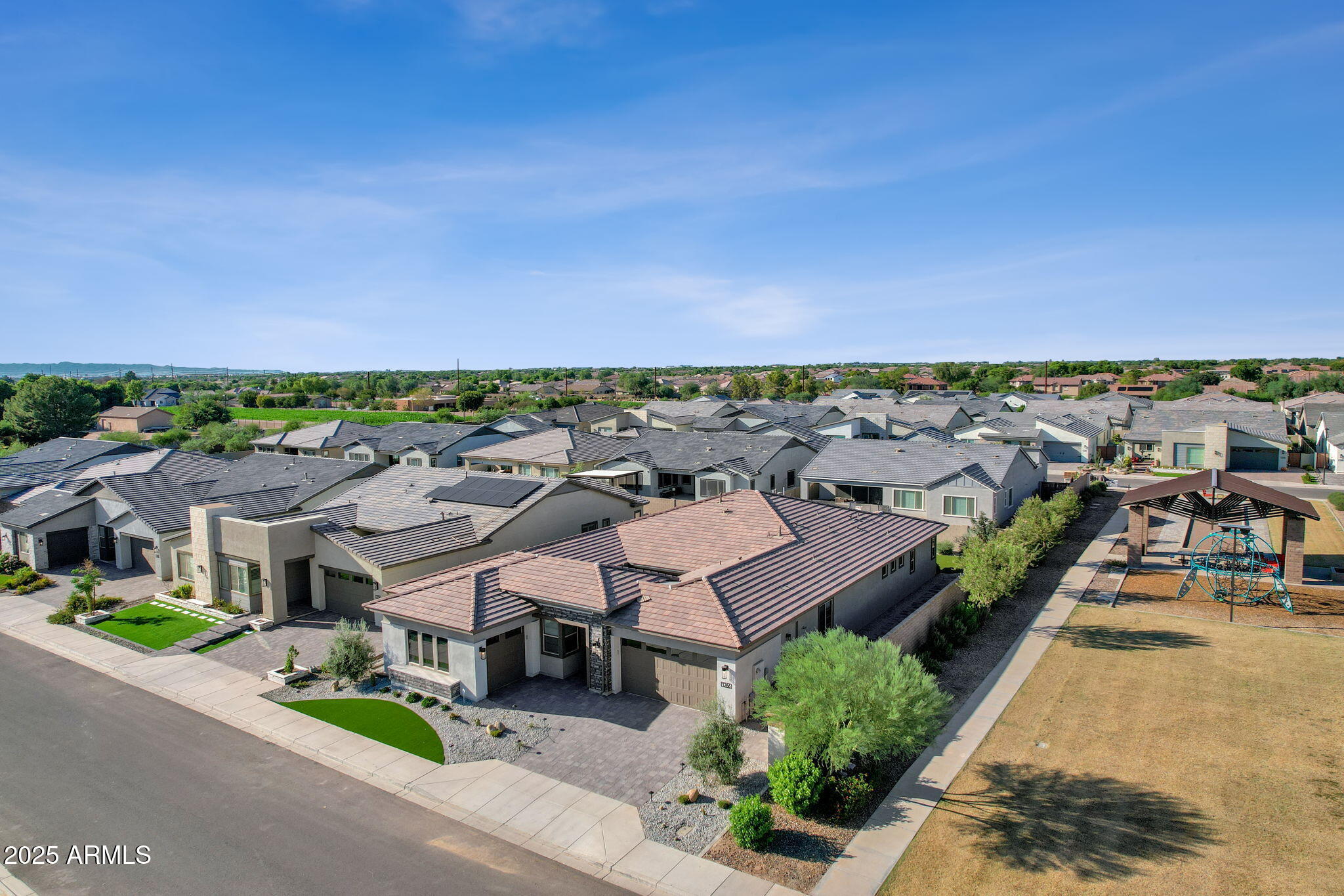 Gilbert, Arizona, 85298, United States, 5 Bedrooms Bedrooms, ,4 BathroomsBathrooms,Residential,Pending,1998605