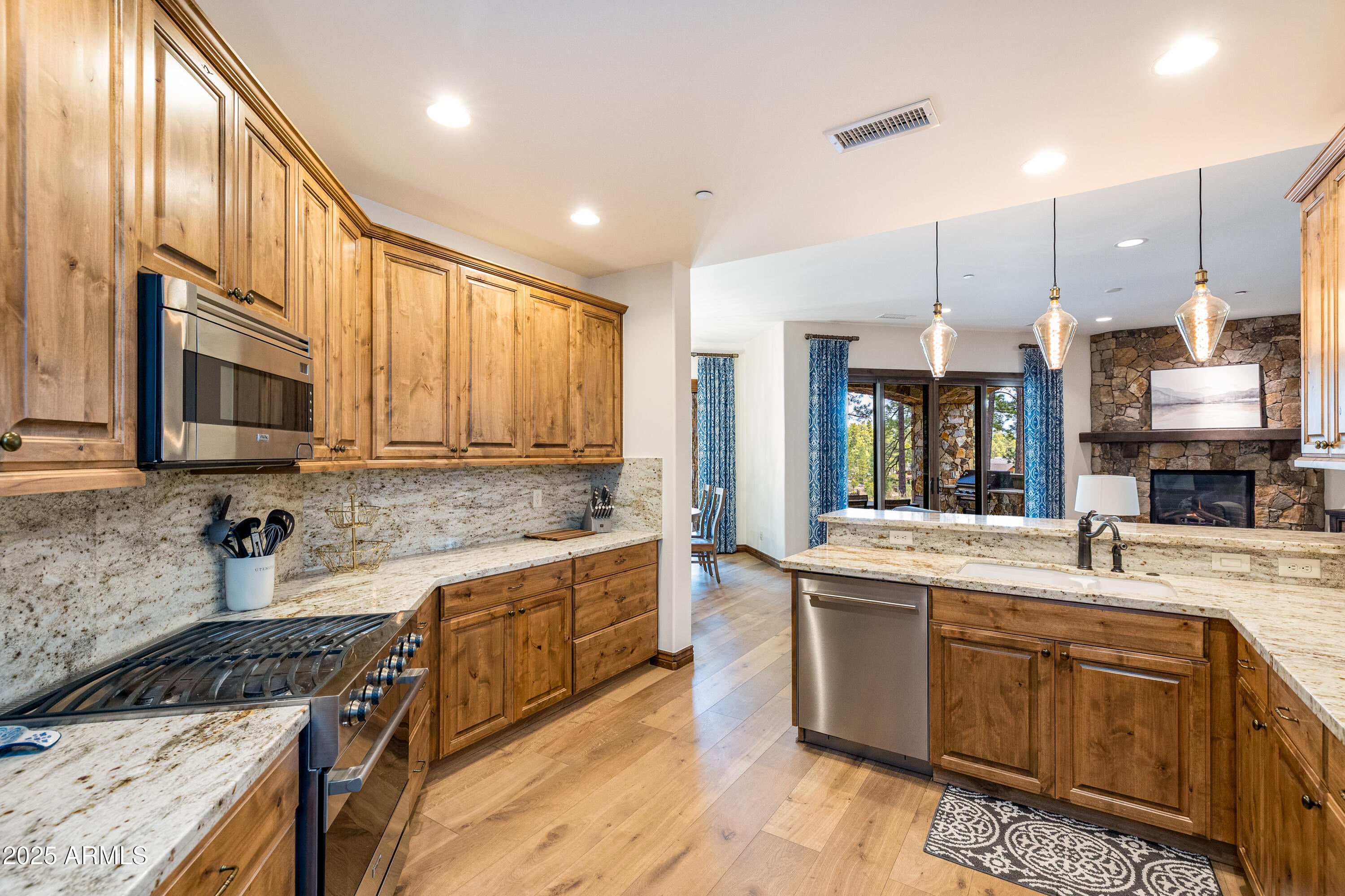 Flagstaff, Arizona, 86005, United States, 3 Bedrooms Bedrooms, ,2 BathroomsBathrooms,Residential,Active,1798236