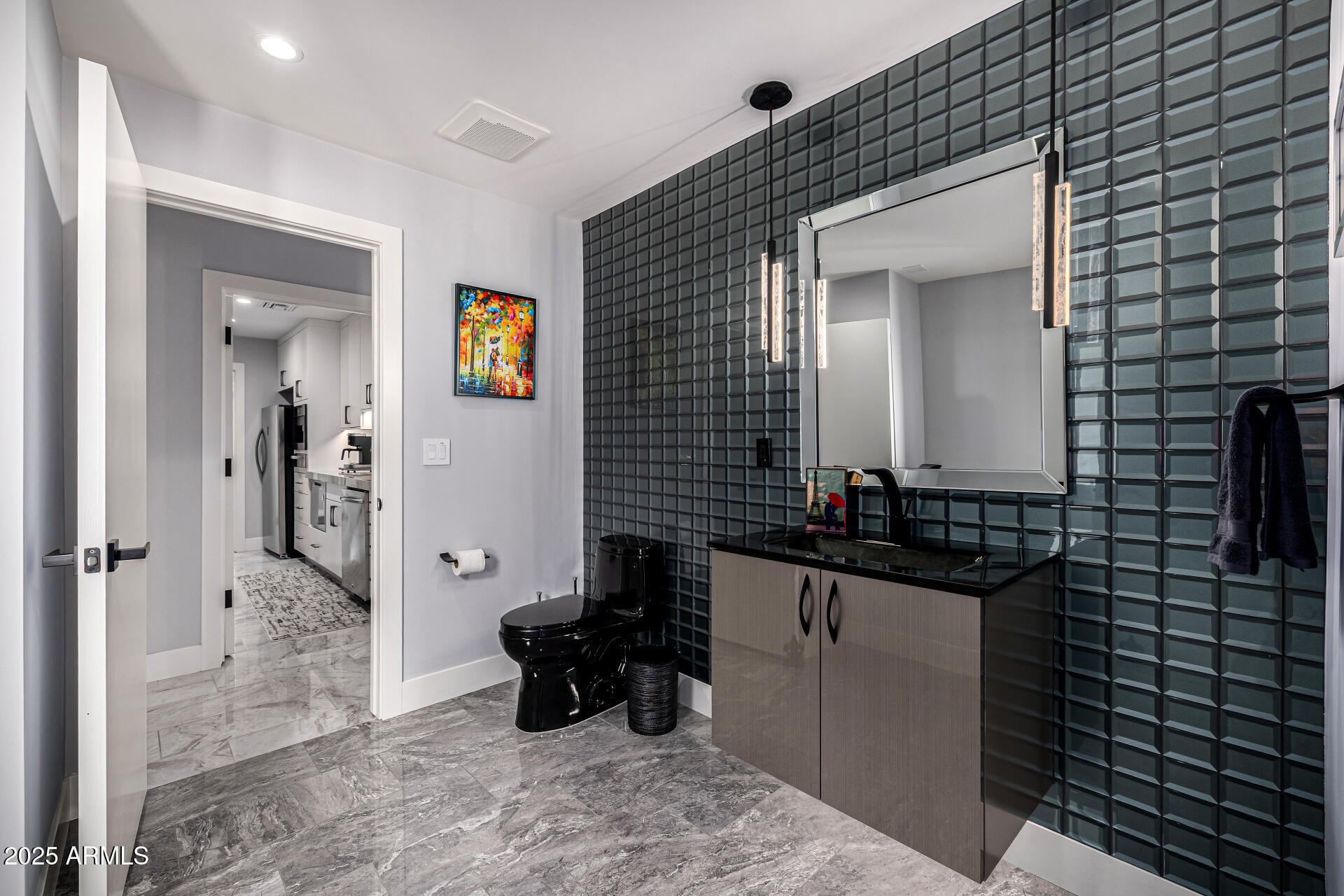 Phoenix, Arizona, 85018, United States, 4 Bedrooms Bedrooms, ,5 BathroomsBathrooms,Residential,Active,1968090