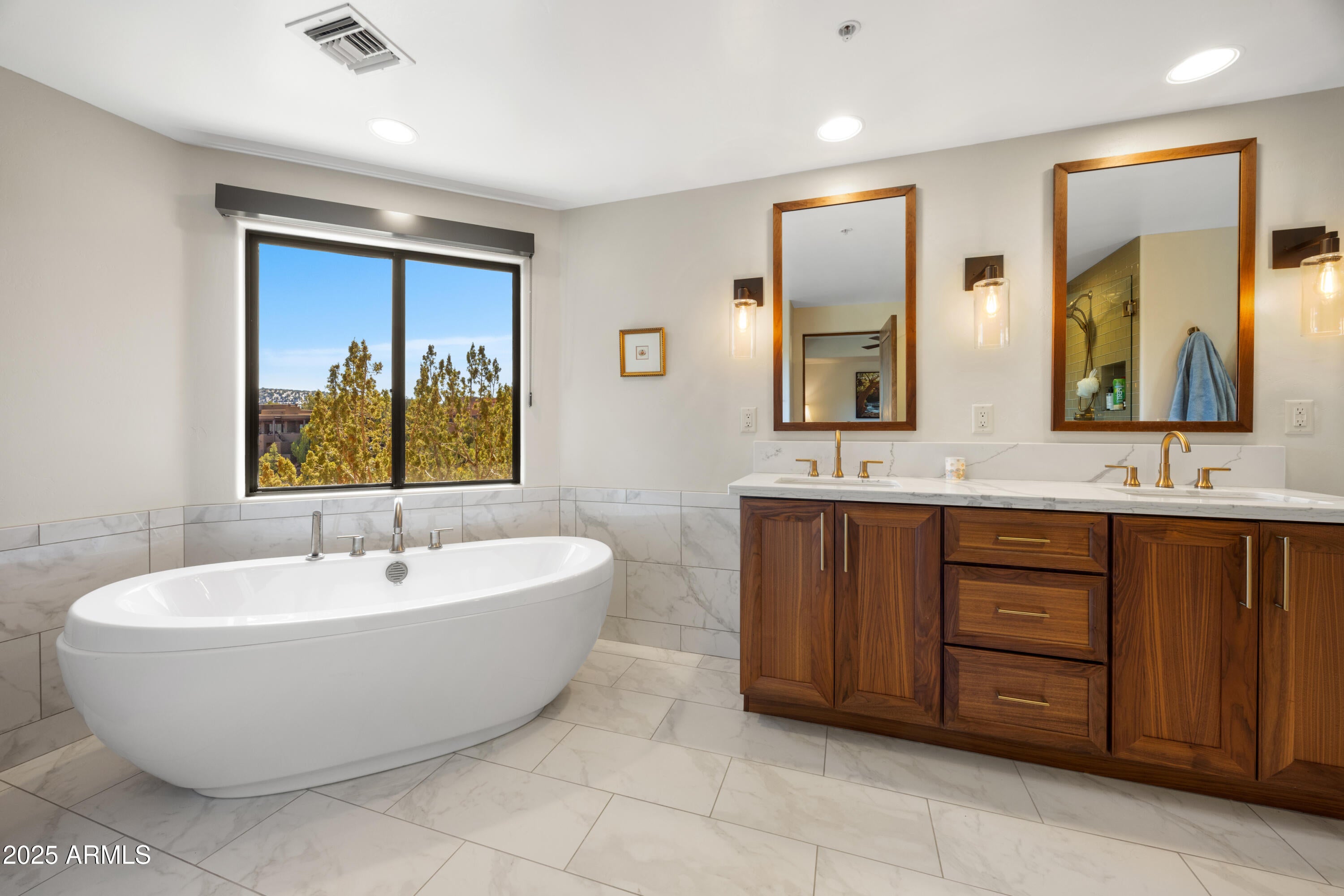 Sedona, Arizona, 86336, United States, 3 Bedrooms Bedrooms, ,4 BathroomsBathrooms,Residential,Active,1971787