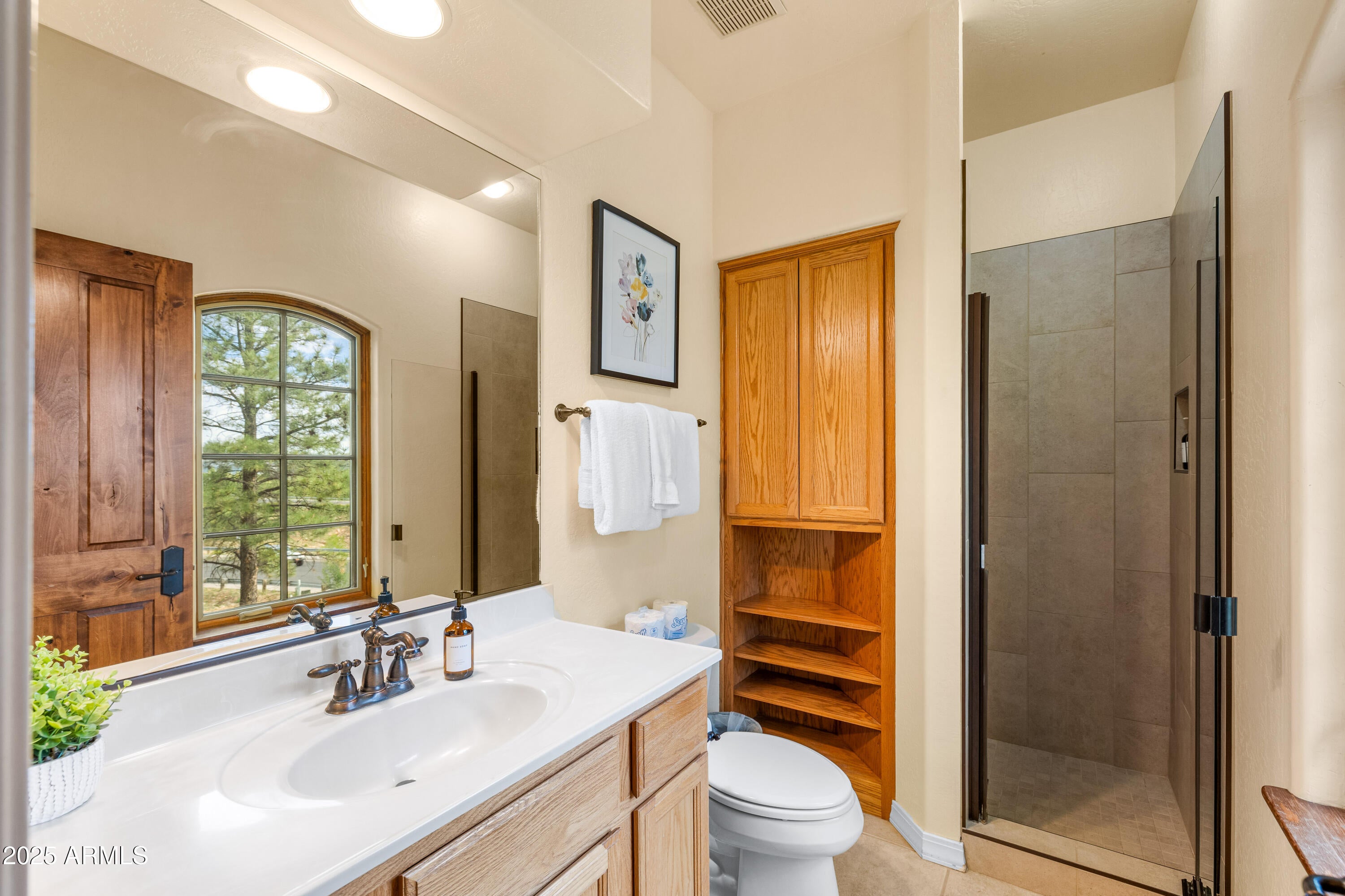 Flagstaff, Arizona, 86004, United States, 5 Bedrooms Bedrooms, ,5 BathroomsBathrooms,Residential,Active,1834471