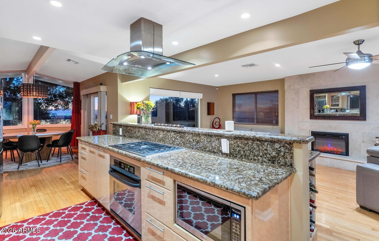 Phoenix, Arizona, 85020, United States, 2 Bedrooms Bedrooms, ,2 BathroomsBathrooms,Residential,Active,2012213