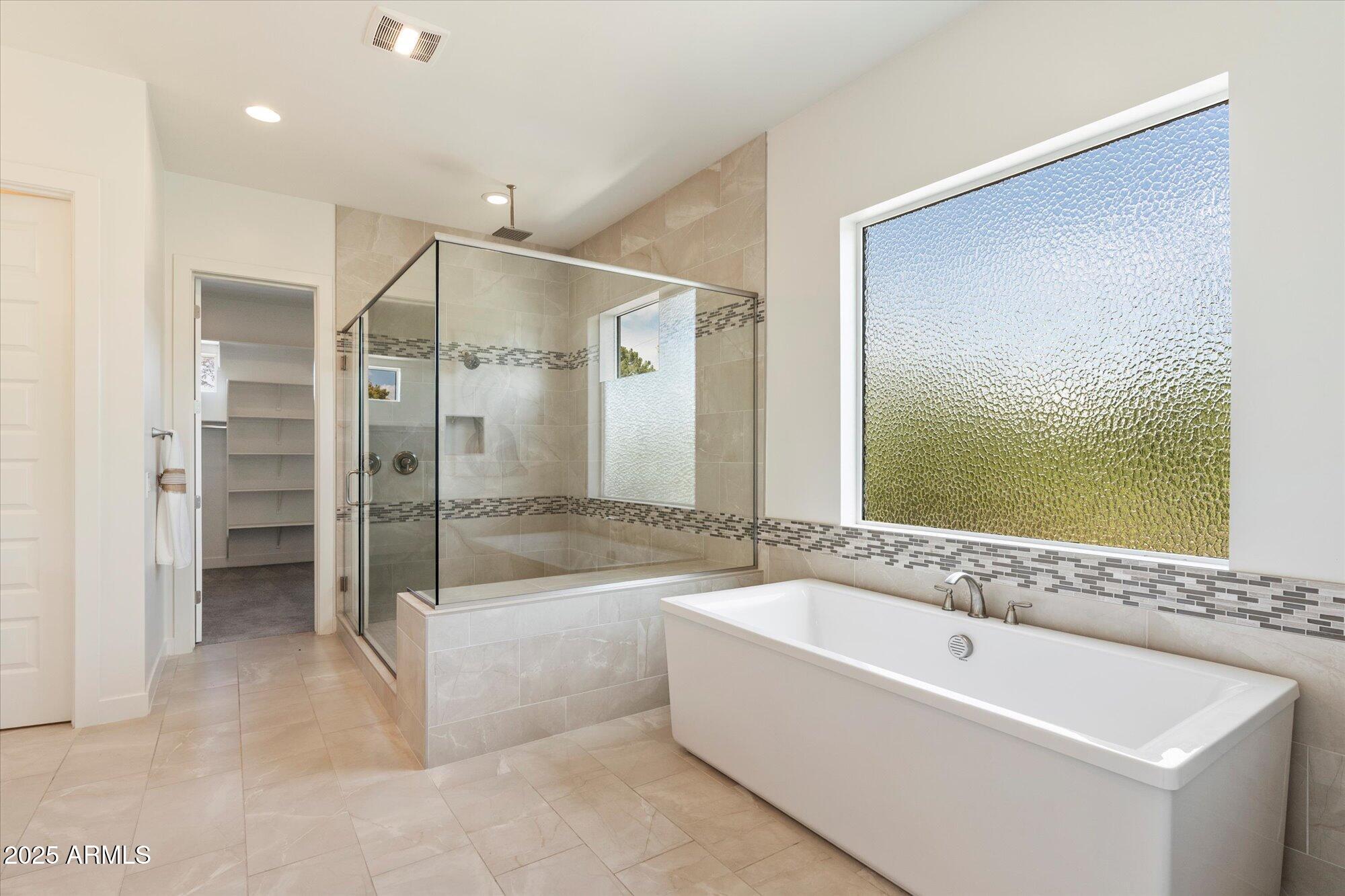 Phoenix, Arizona, 85021, United States, 4 Bedrooms Bedrooms, ,5 BathroomsBathrooms,Residential,Active,1929685