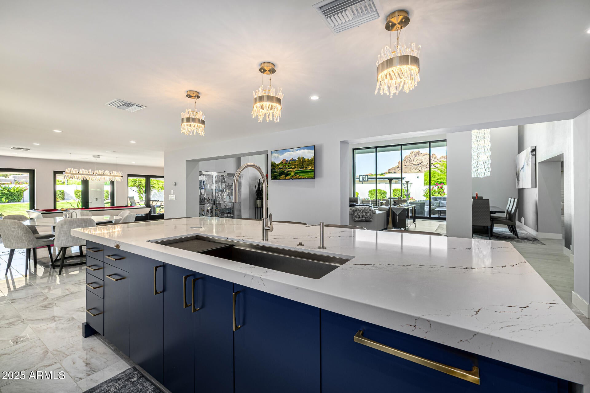 Phoenix, Arizona, 85018, United States, 4 Bedrooms Bedrooms, ,5 BathroomsBathrooms,Residential,Active,1968090