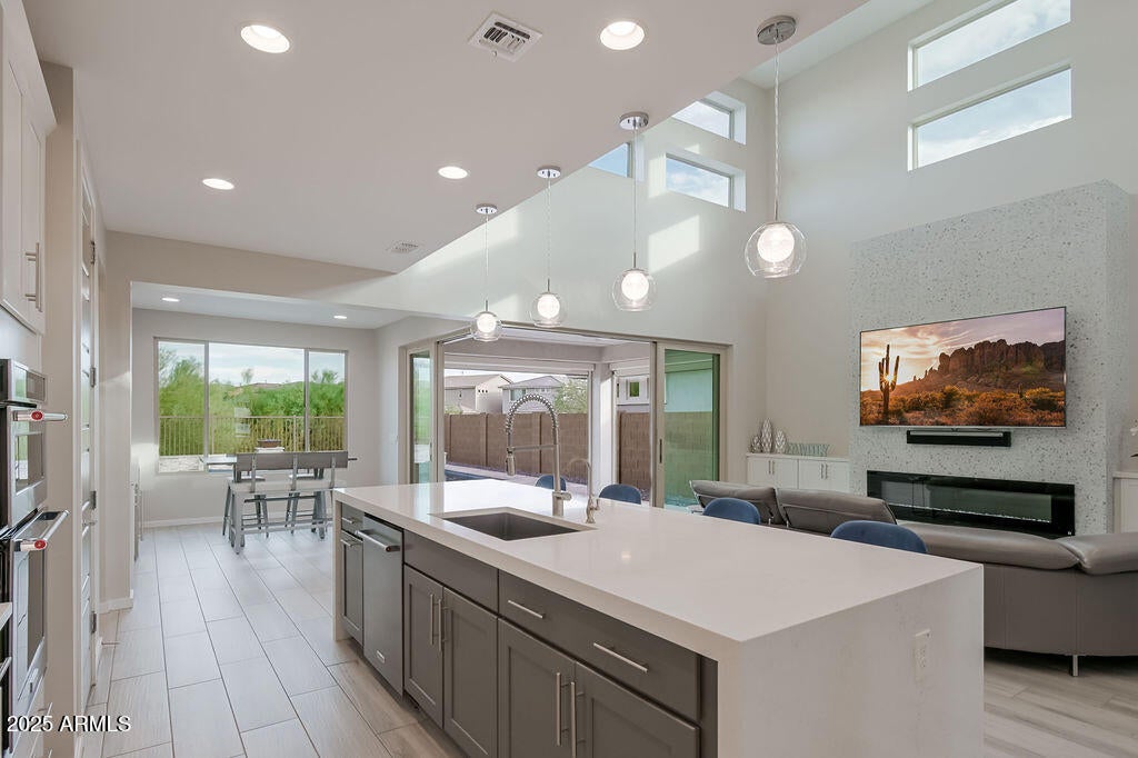 Phoenix, Arizona, 85050, United States, 4 Bedrooms Bedrooms, ,4 BathroomsBathrooms,Residential,Active,2007184