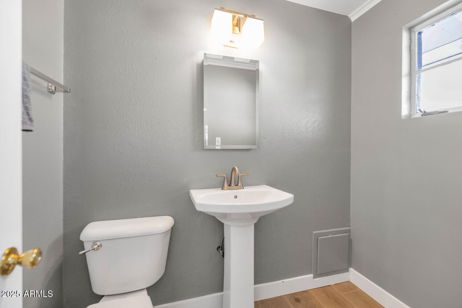 Phoenix, Arizona, 85018, United States, 4 Bedrooms Bedrooms, ,3 BathroomsBathrooms,Residential,Active,1990035