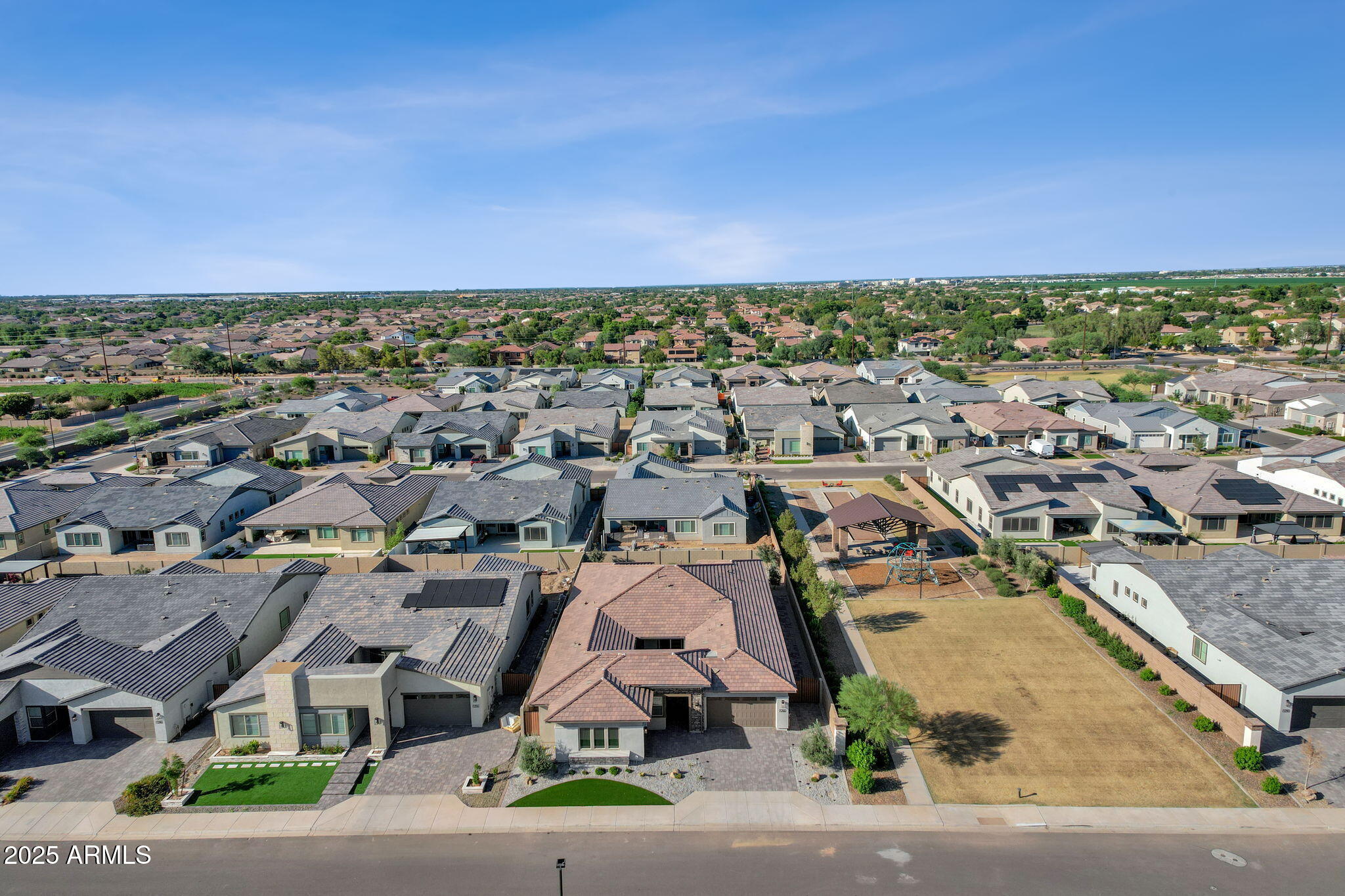 Gilbert, Arizona, 85298, United States, 5 Bedrooms Bedrooms, ,4 BathroomsBathrooms,Residential,Pending,1998605