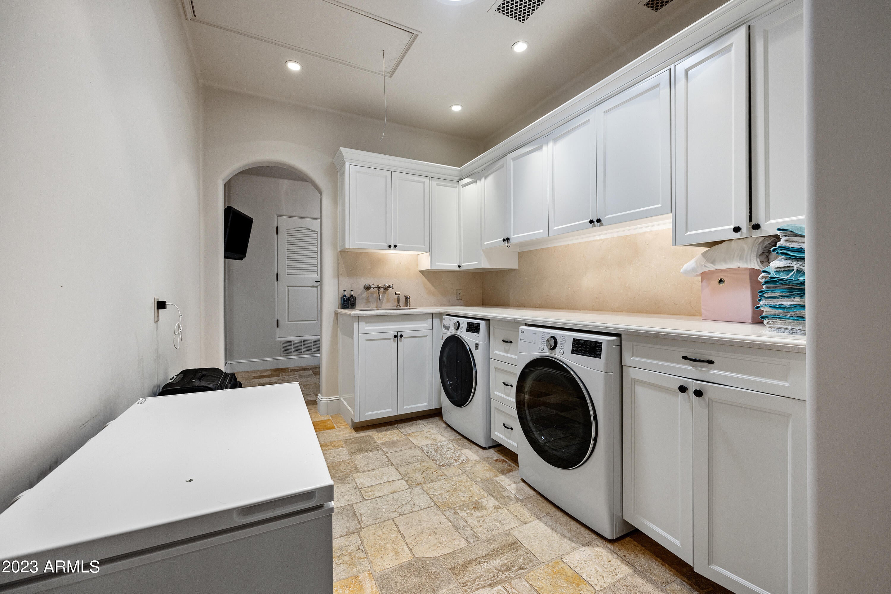 Sedona, Arizona, 86336, United States, 4 Bedrooms Bedrooms, ,6 BathroomsBathrooms,Residential,Active,1945095