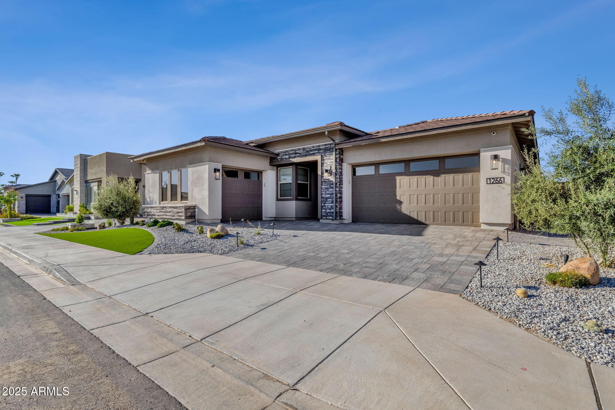 Gilbert, Arizona, 85298, United States, 5 Bedrooms Bedrooms, ,4 BathroomsBathrooms,Residential,Pending,1998605