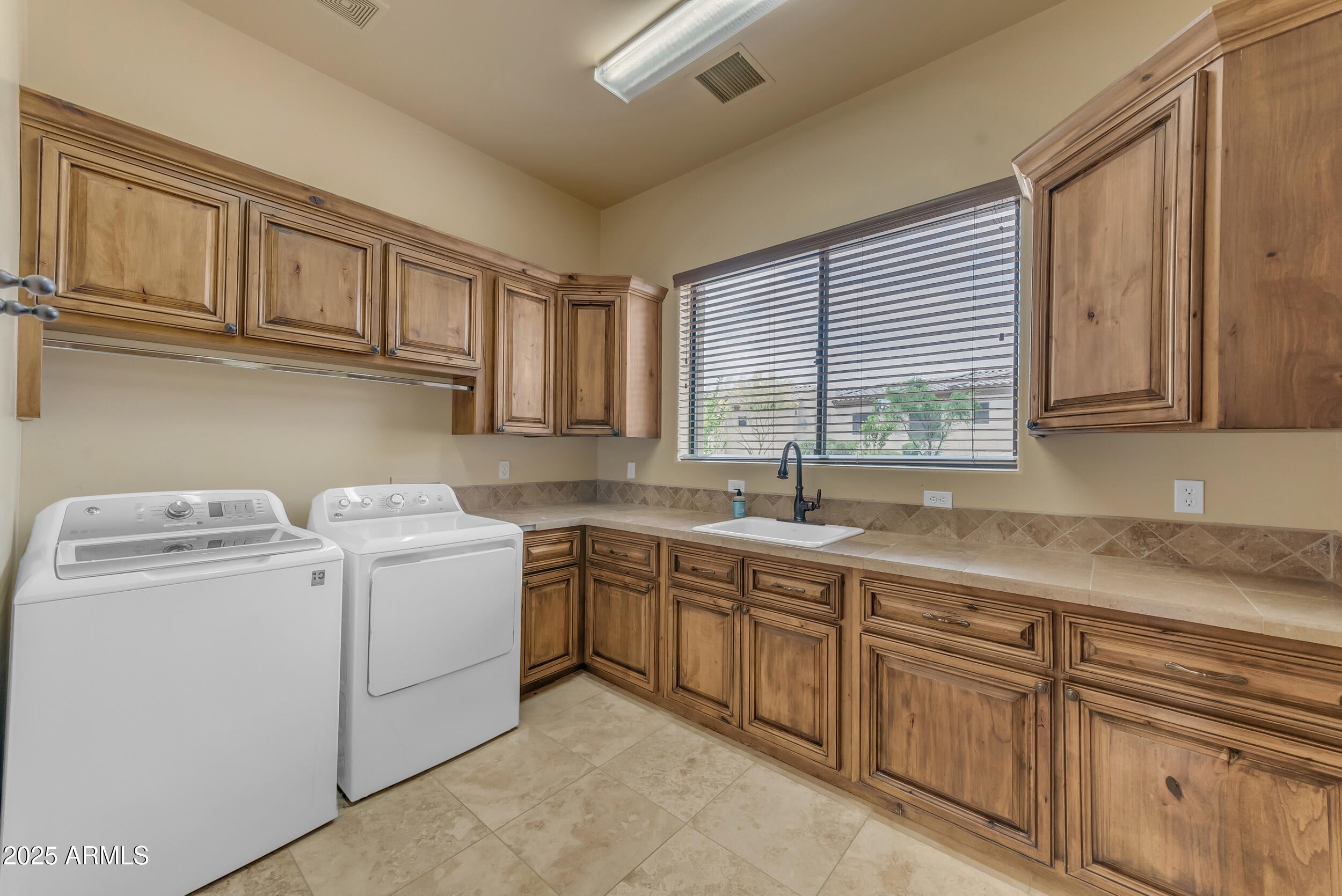 Mesa, Arizona, 85207, United States, 4 Bedrooms Bedrooms, ,3 BathroomsBathrooms,Residential,Active,1798058