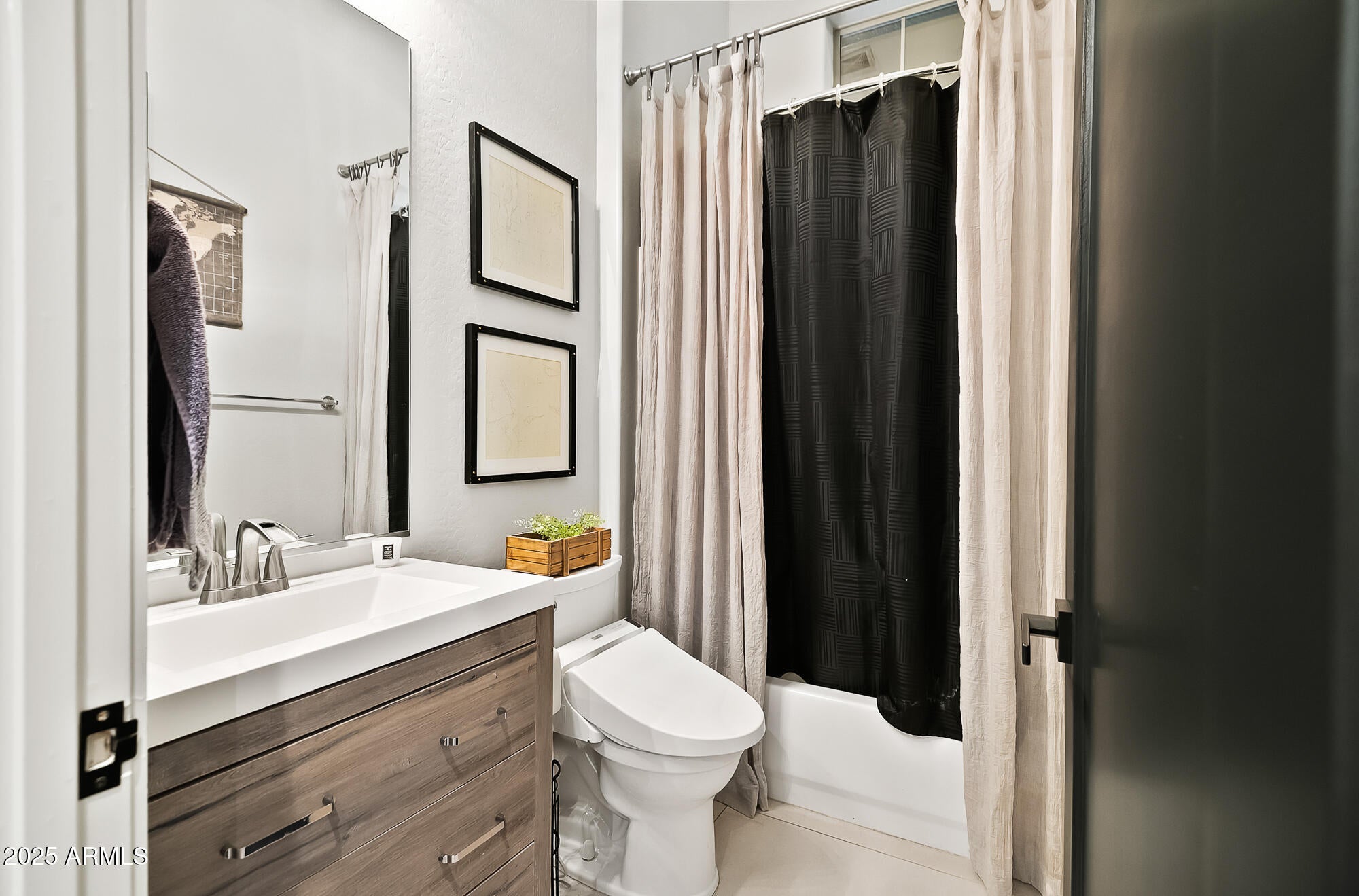 Anthem, Arizona, 85086, United States, 6 Bedrooms Bedrooms, ,5 BathroomsBathrooms,Residential,Active,1945242