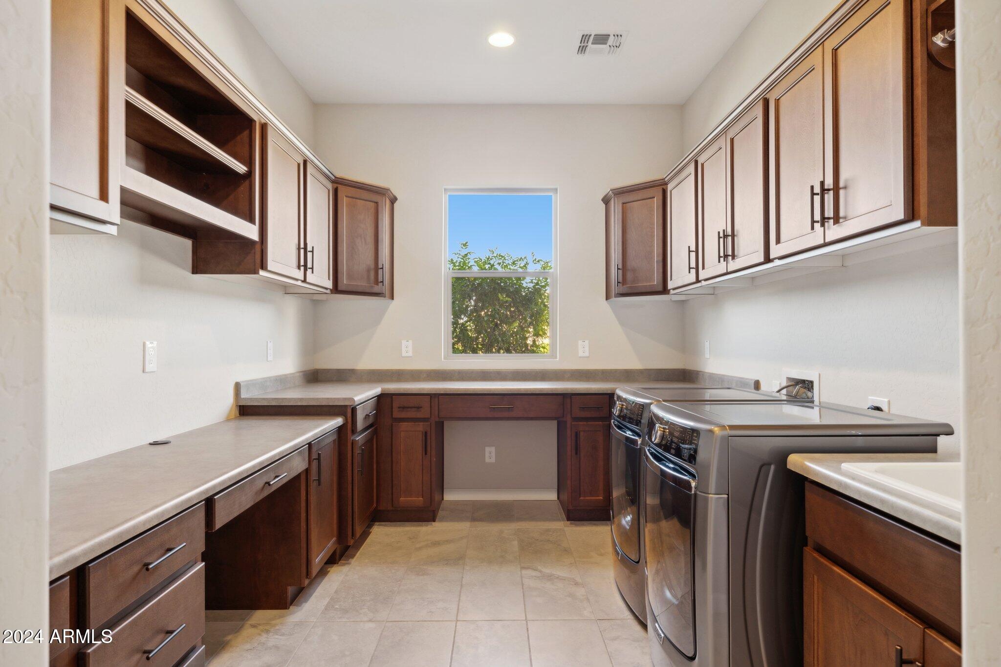 Rio Verde, Arizona, 85263, United States, 3 Bedrooms Bedrooms, ,4 BathroomsBathrooms,Residential,Active,1926665