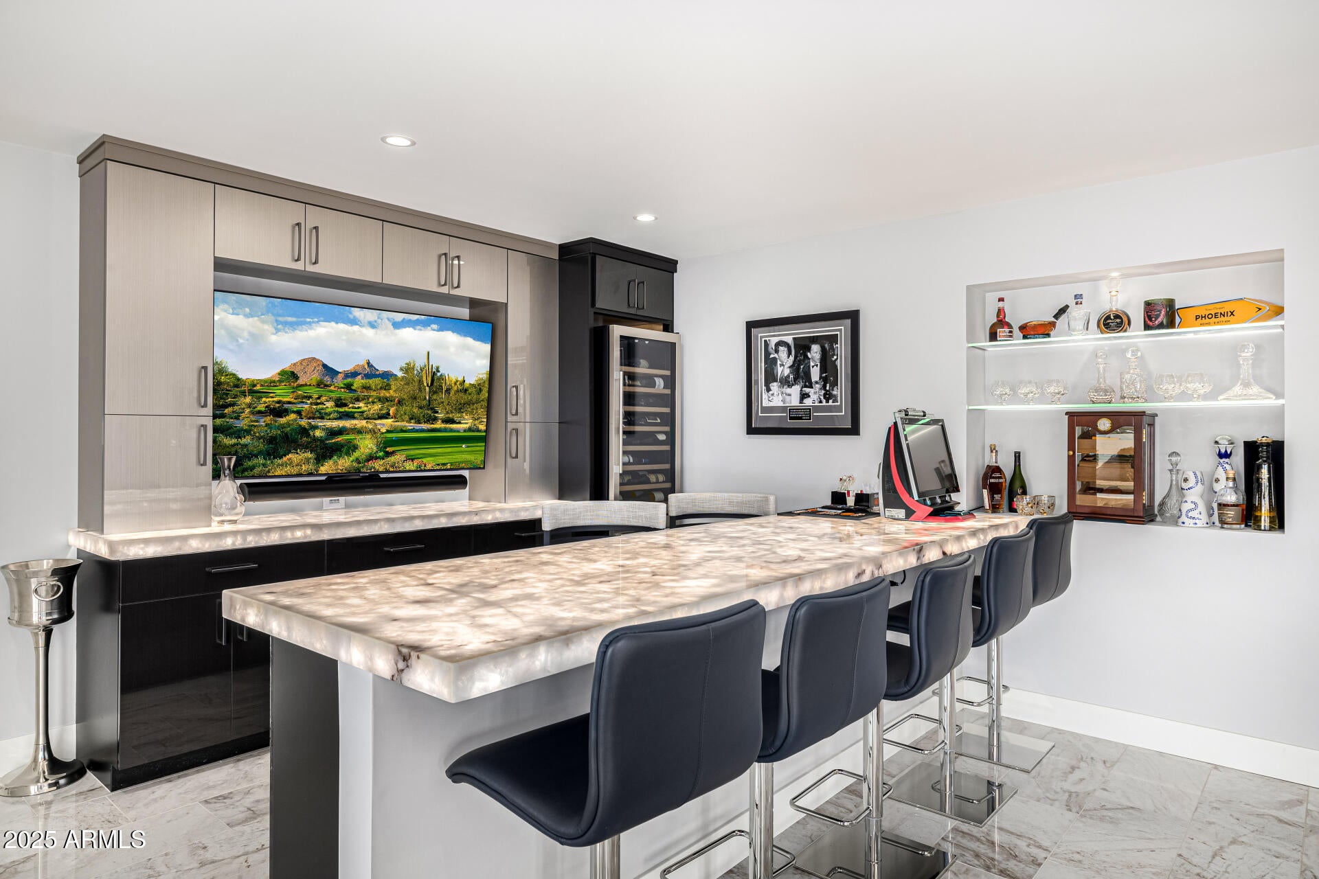 Phoenix, Arizona, 85018, United States, 4 Bedrooms Bedrooms, ,5 BathroomsBathrooms,Residential,Active,1968090