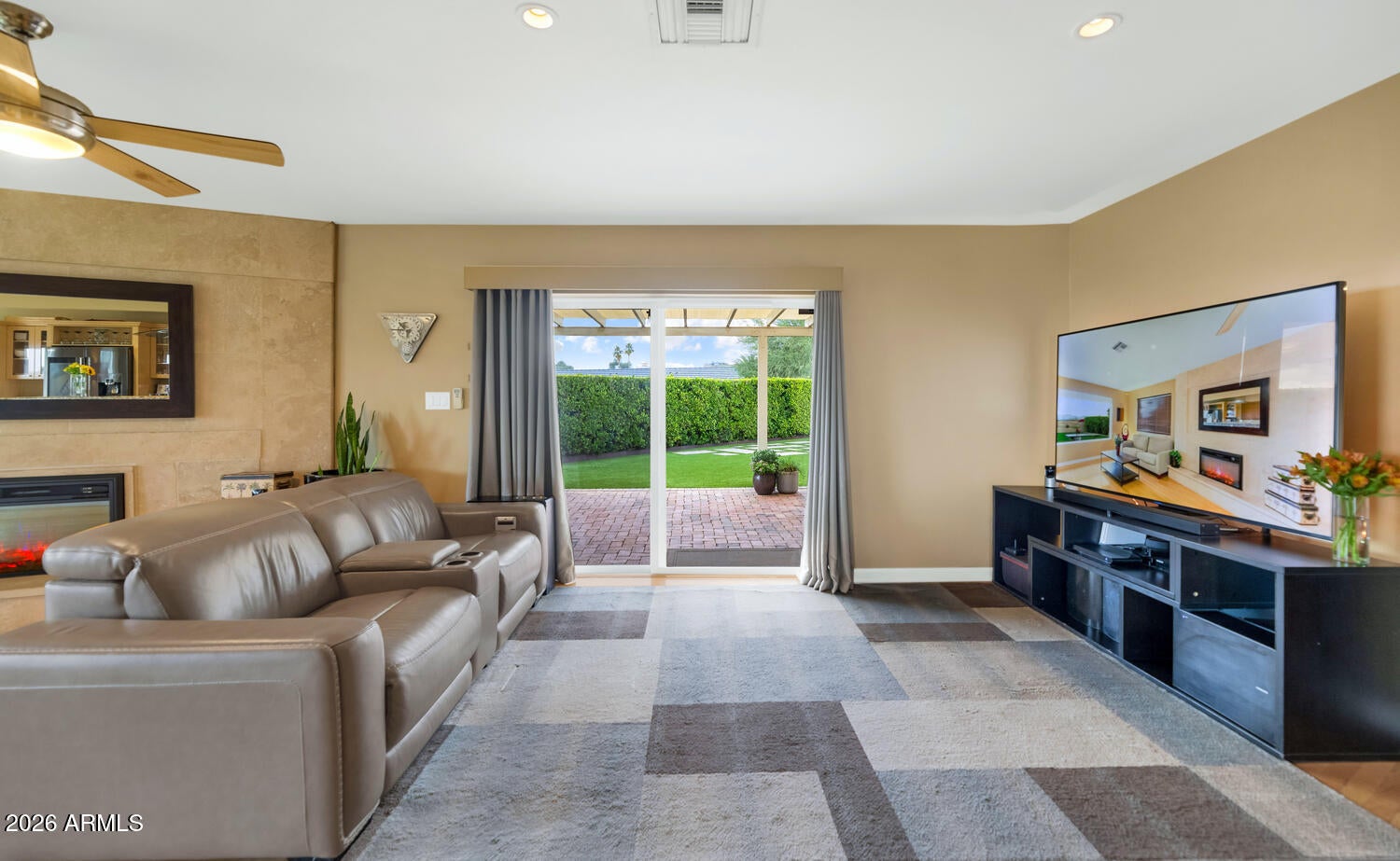 Phoenix, Arizona, 85020, United States, 2 Bedrooms Bedrooms, ,2 BathroomsBathrooms,Residential,Active,2012213