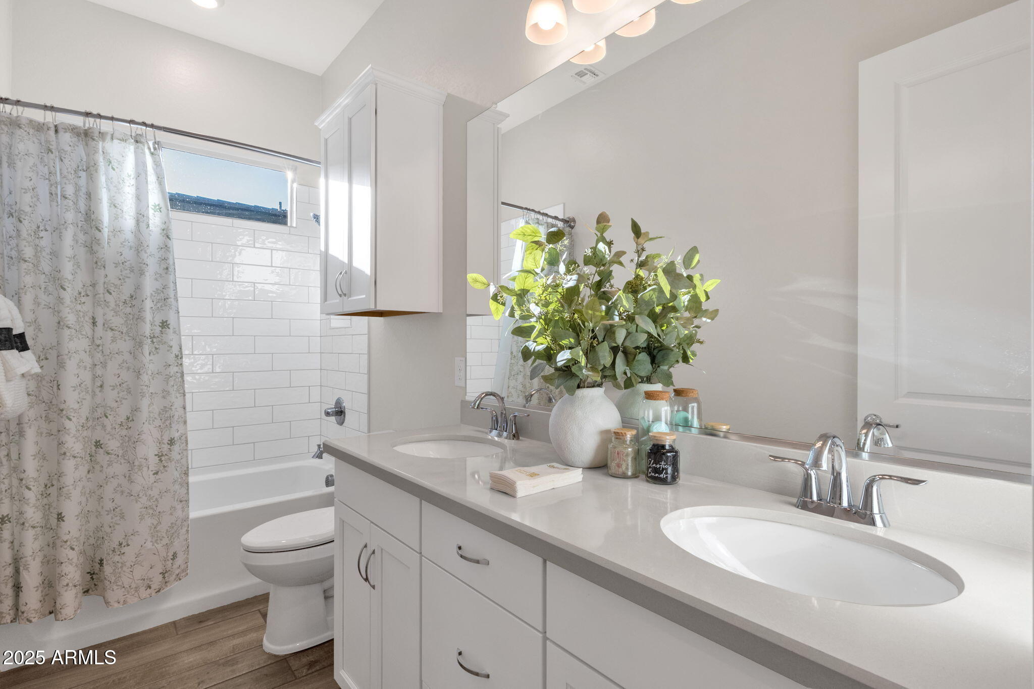 Gilbert, Arizona, 85298, United States, 5 Bedrooms Bedrooms, ,4 BathroomsBathrooms,Residential,Pending,1998605