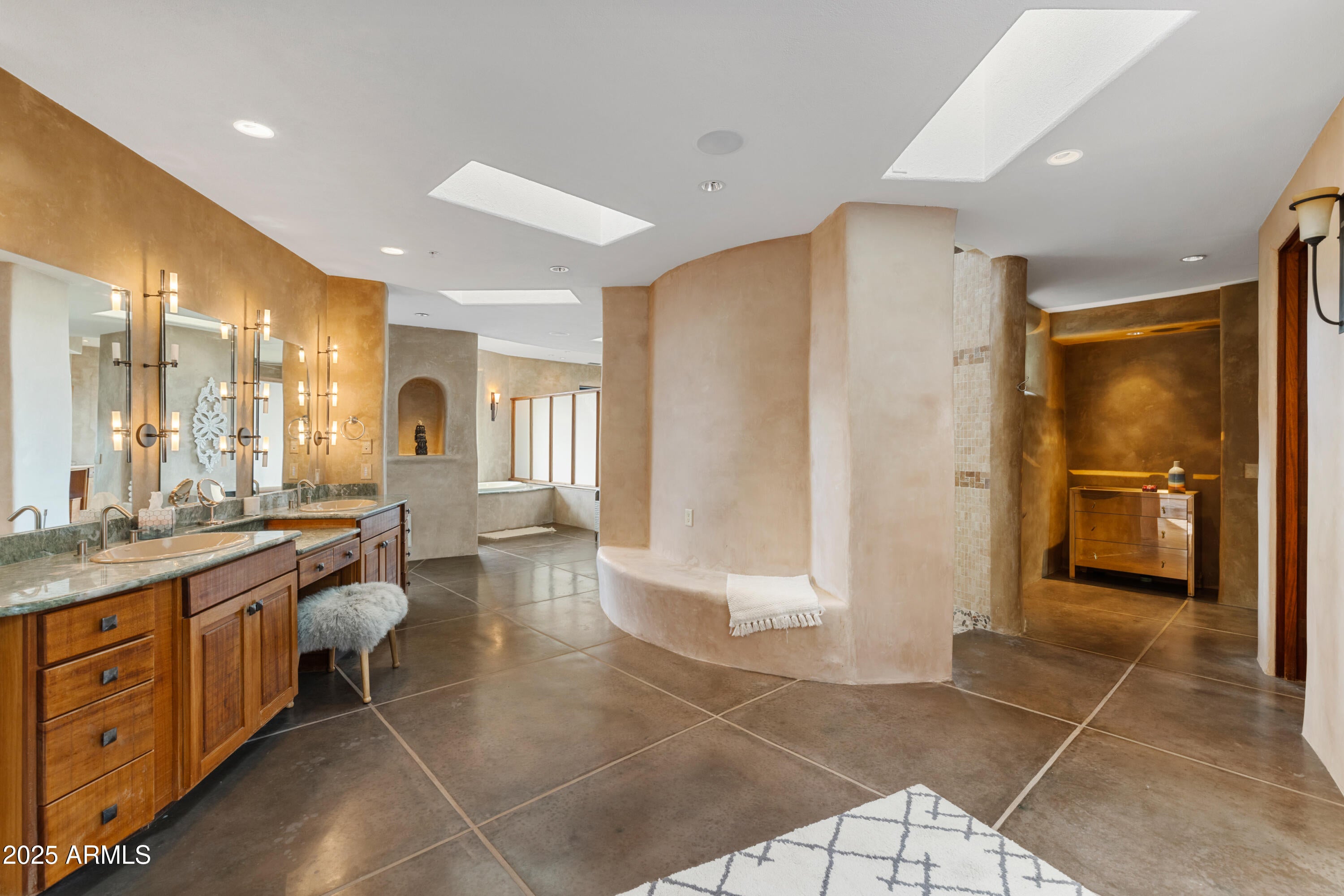 Sedona, Arizona, 86336, United States, 3 Bedrooms Bedrooms, ,6 BathroomsBathrooms,Residential,Active,1944279